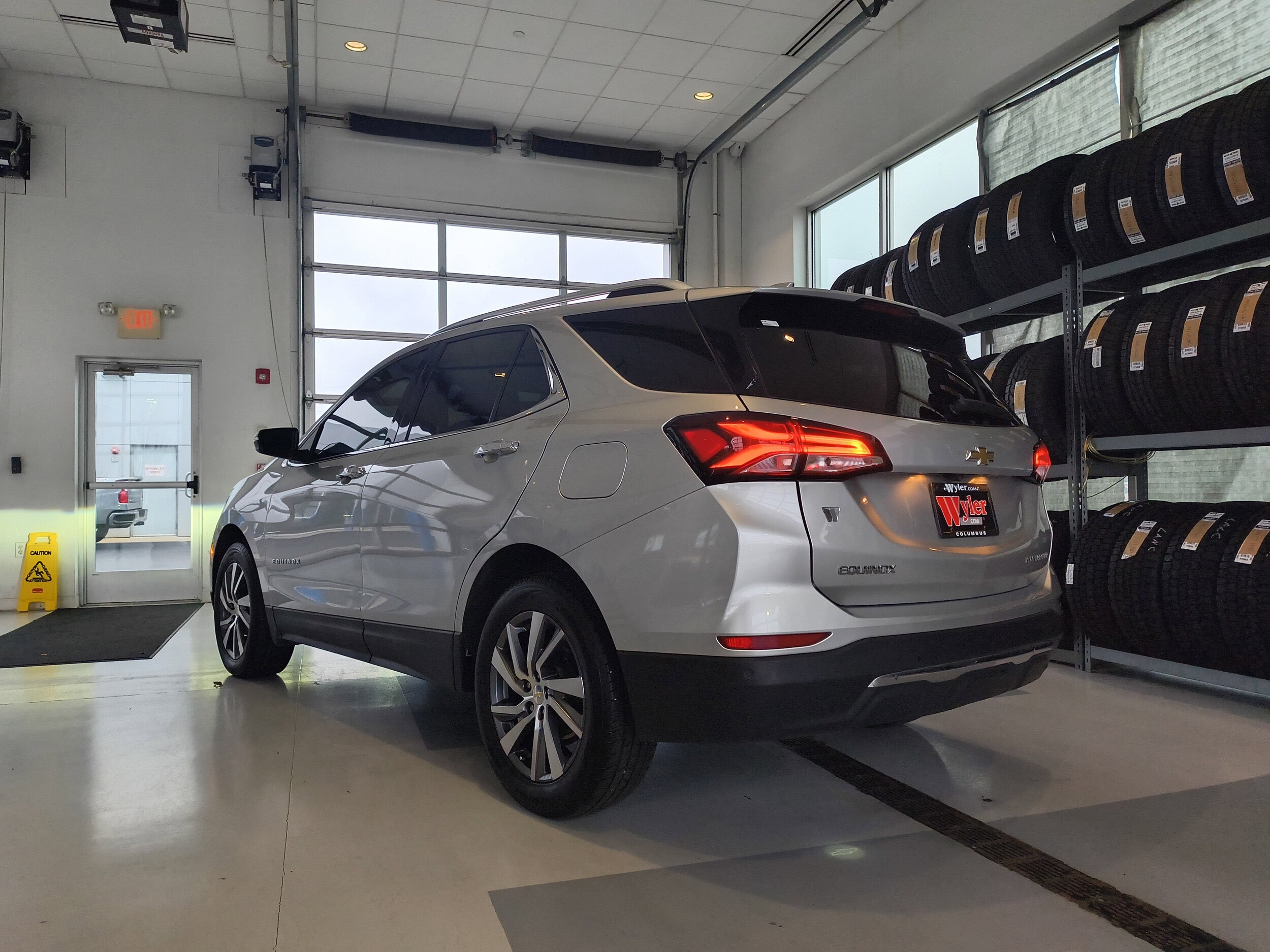 2022 Chevrolet Equinox Premier photo 2