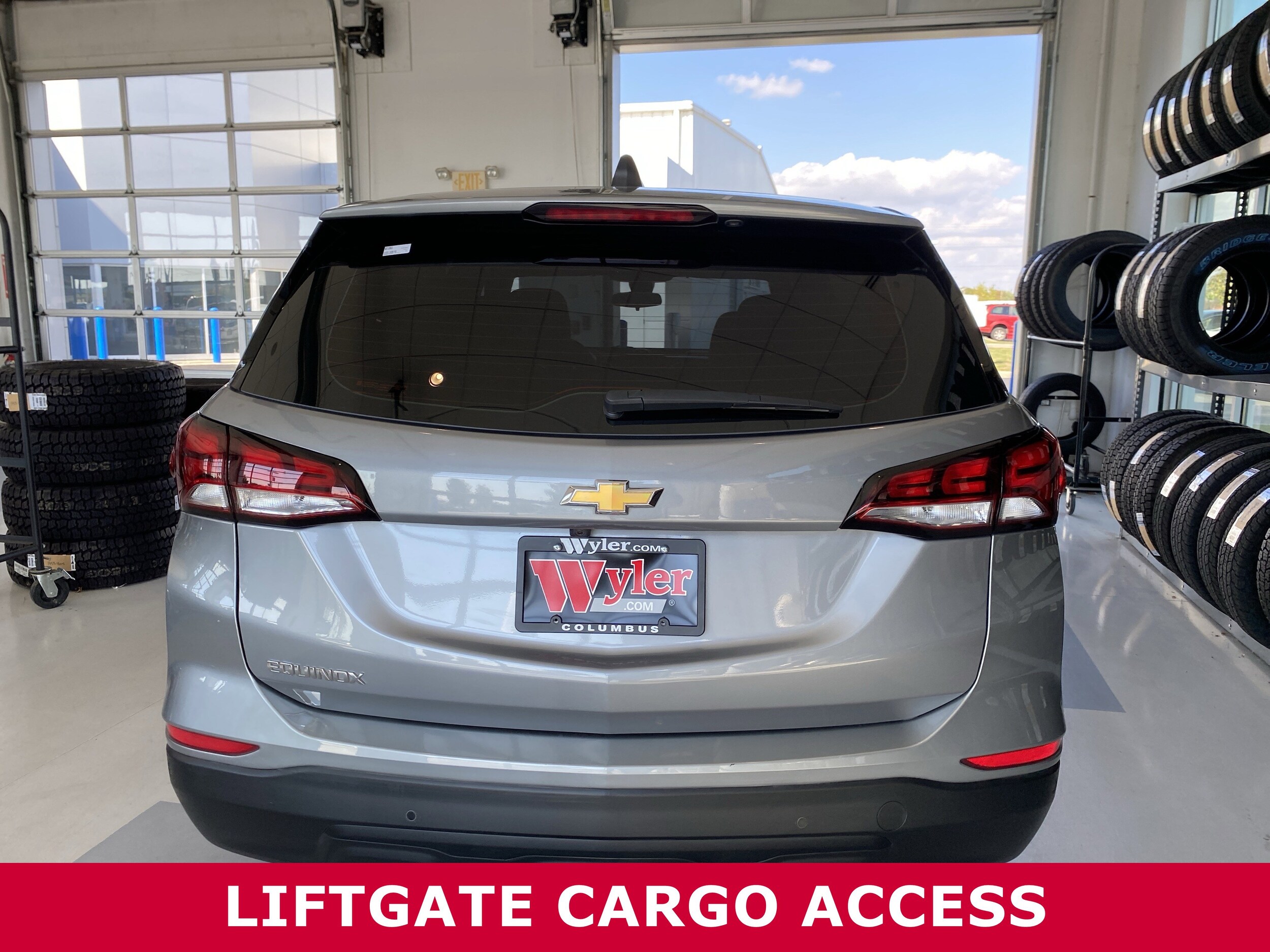 2023 Chevrolet Equinox LS photo 2