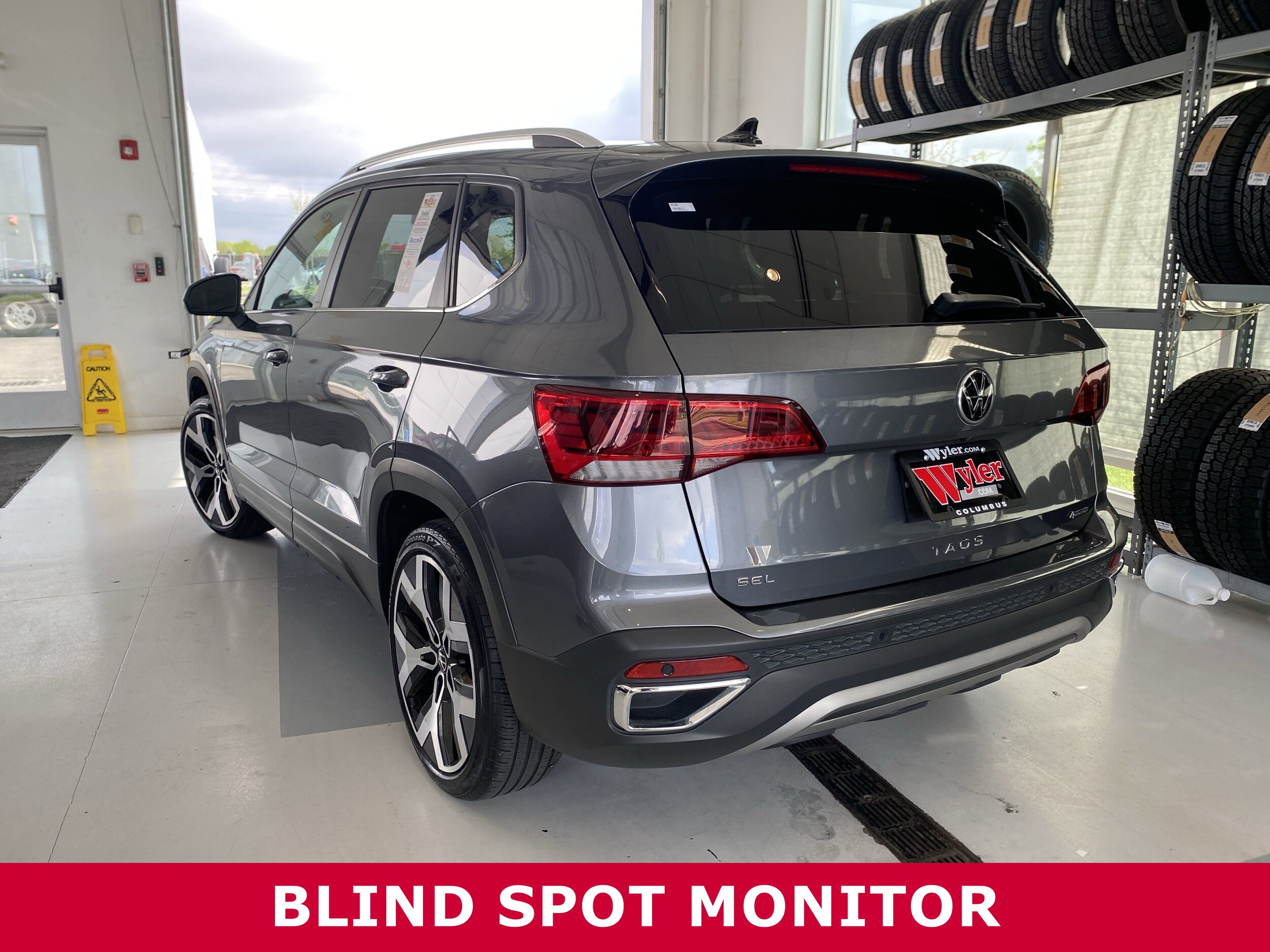 2022 Volkswagen Taos SEL photo 3