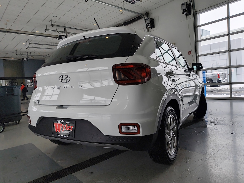 Used 2024 Hyundai Venue SE IVT SUV