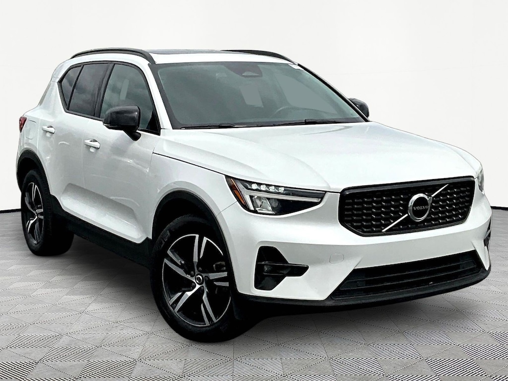 Used 2023 Volvo XC40 B5 AWD Plus Dark Theme SUV