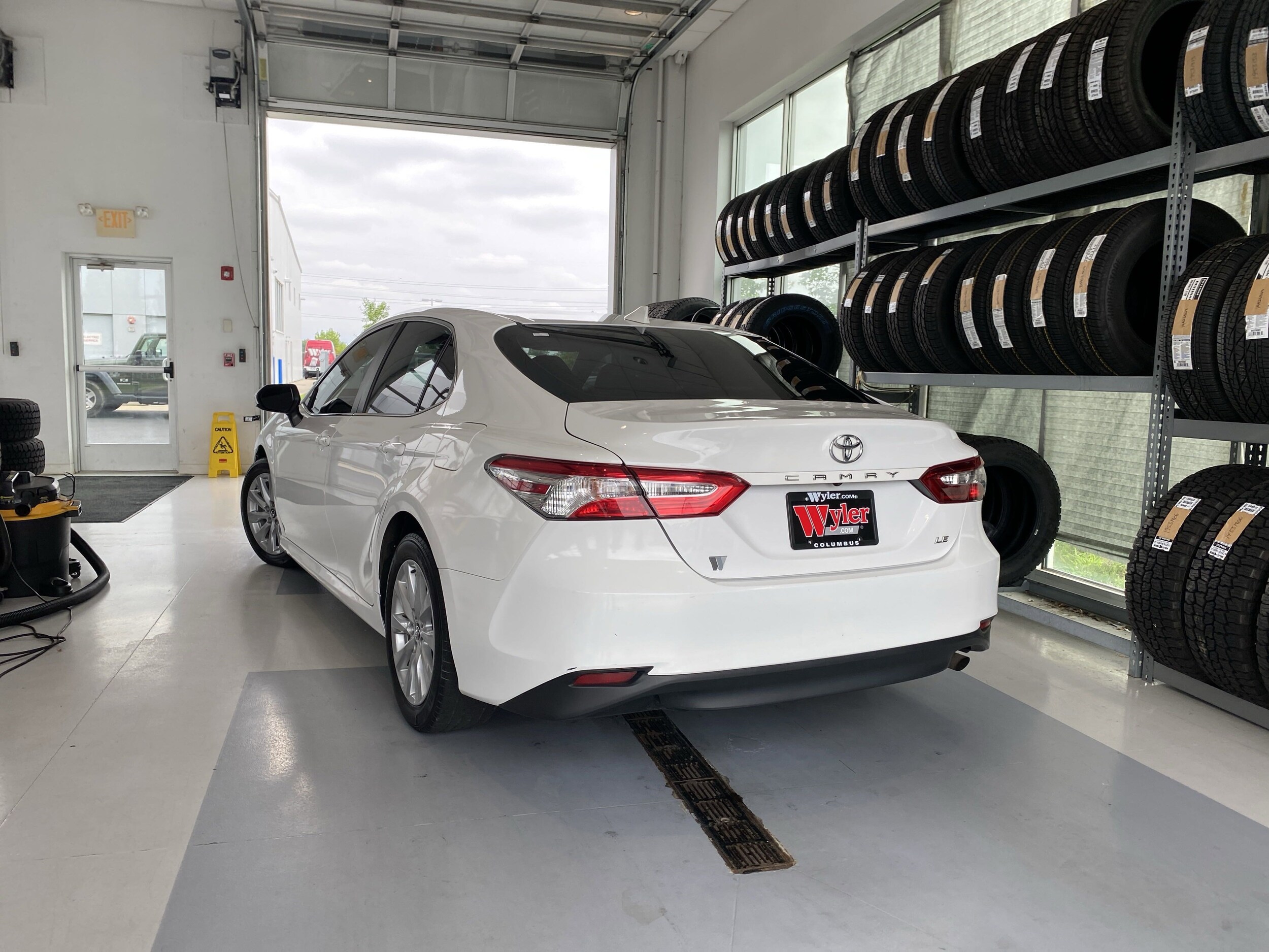 2019 Toyota Camry LE photo 3