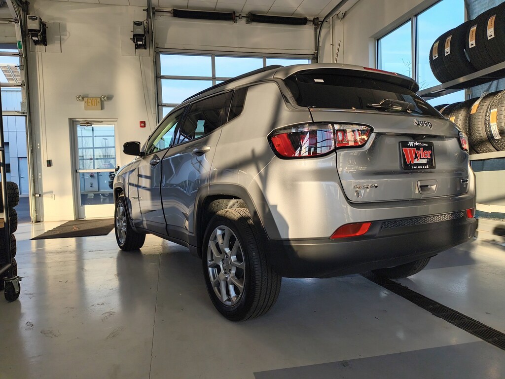 Used 2022 Jeep Compass Latitude Lux SUV