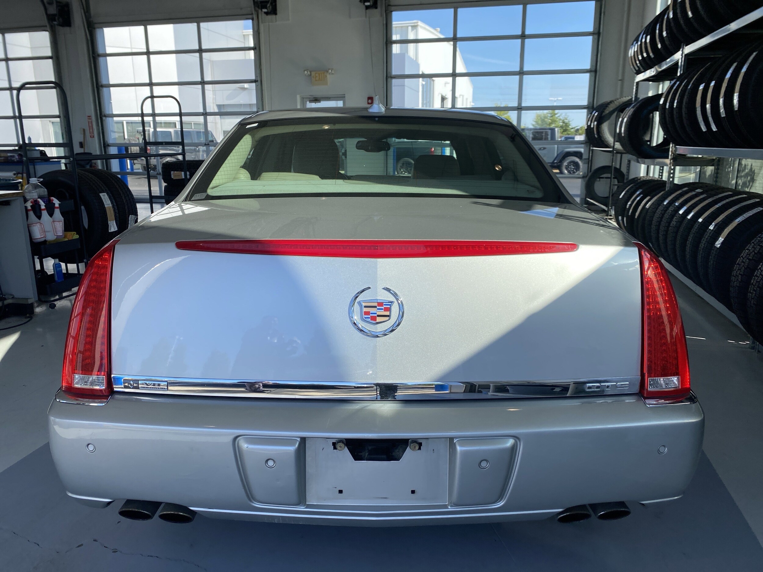 2009 Cadillac DTS photo 4