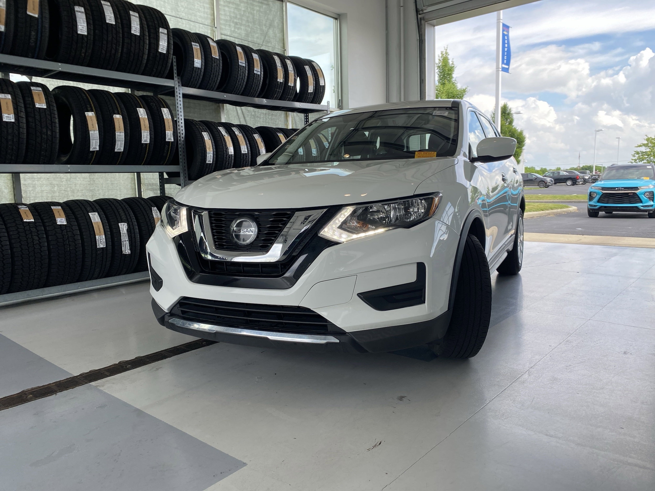 Used 2018 Nissan Rogue S with VIN KNMAT2MV2JP576789 for sale in Canal Winchester, OH