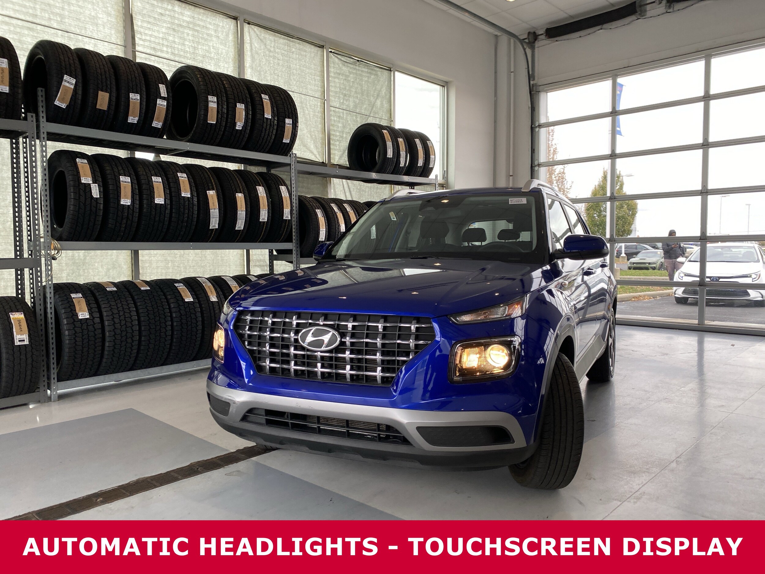 2025 Hyundai Venue SEL photo 2