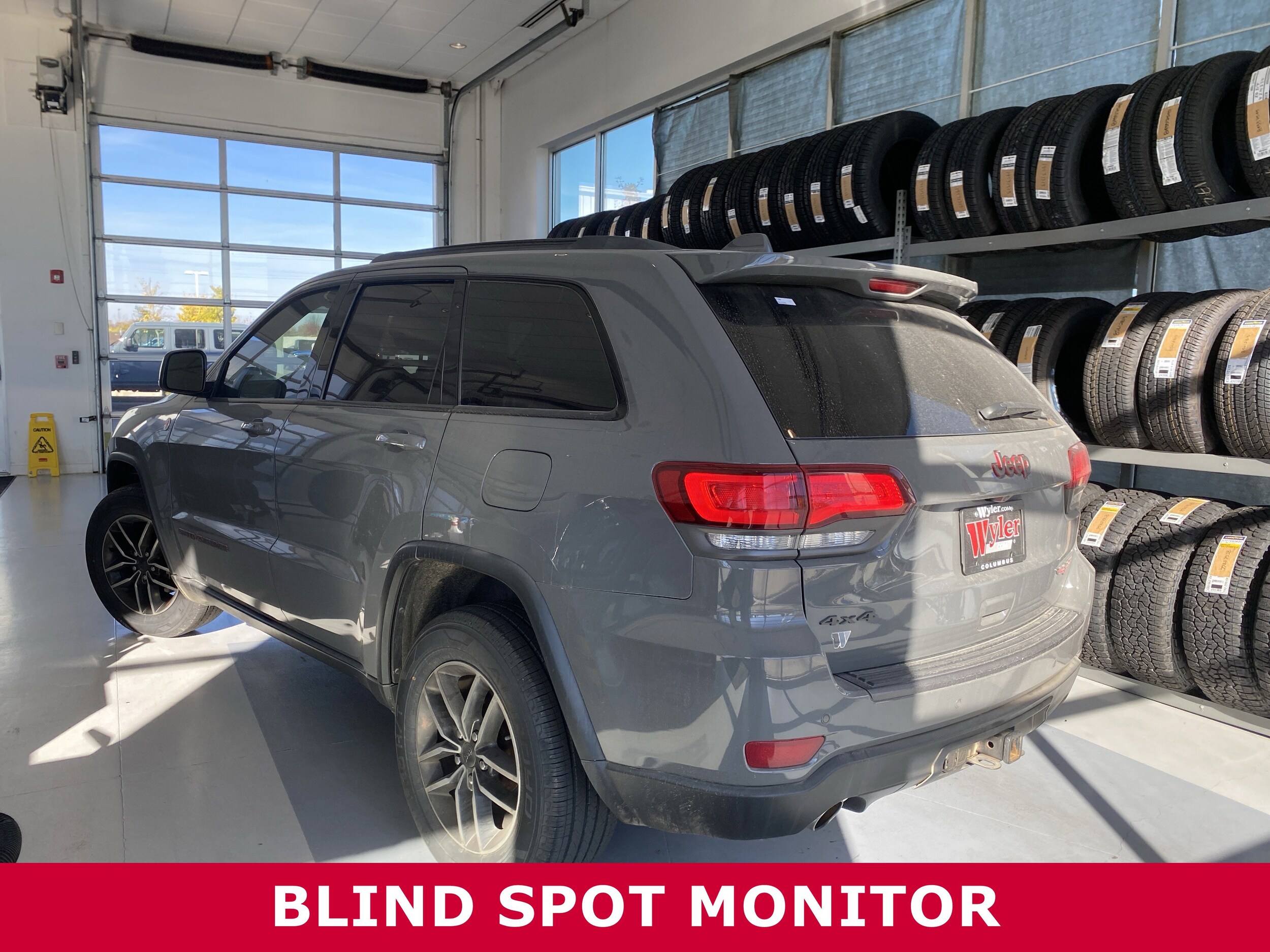 2019 Jeep Grand Cherokee Trailhawk photo 2