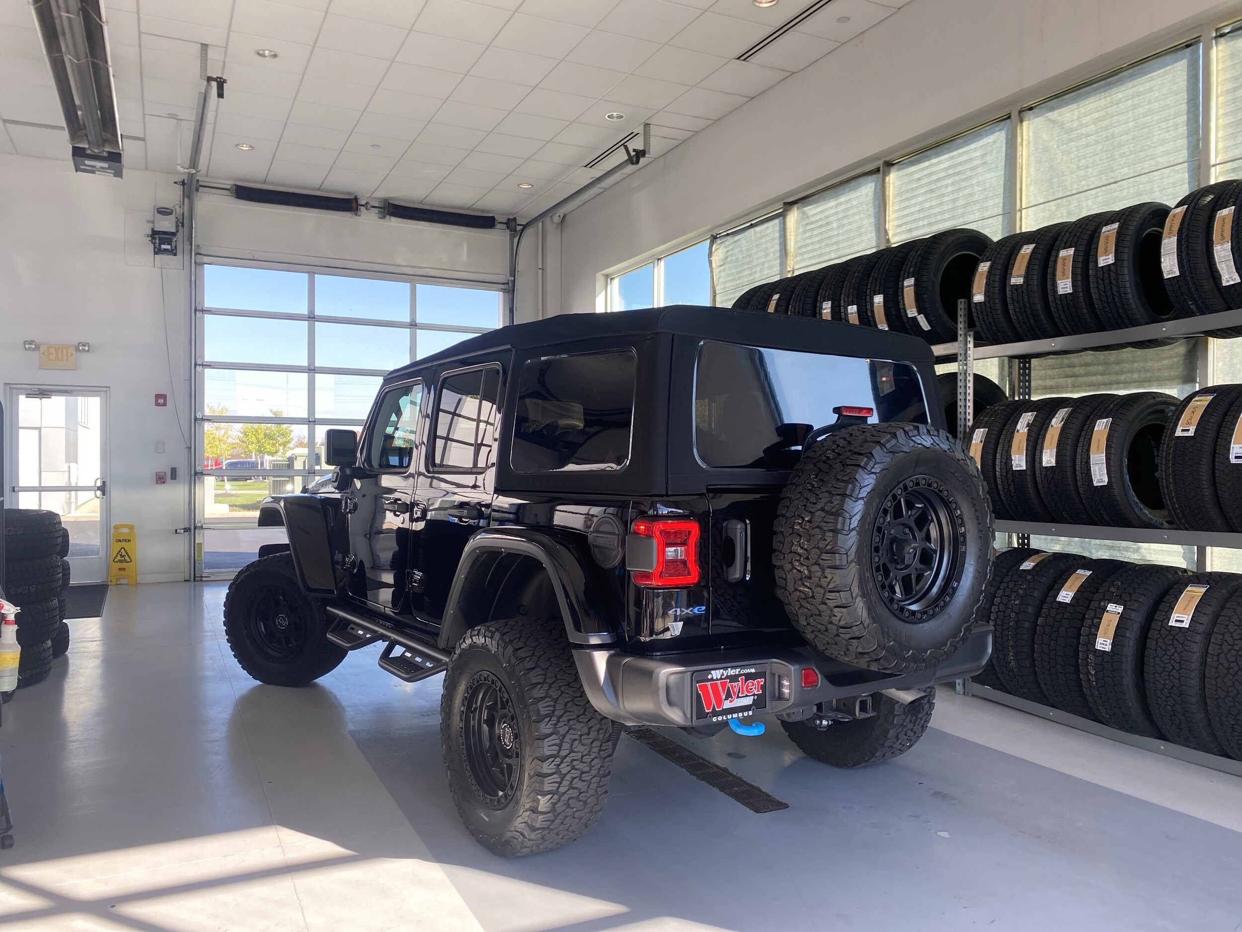 2023 Jeep Wrangler 4xe Rubicon photo 2