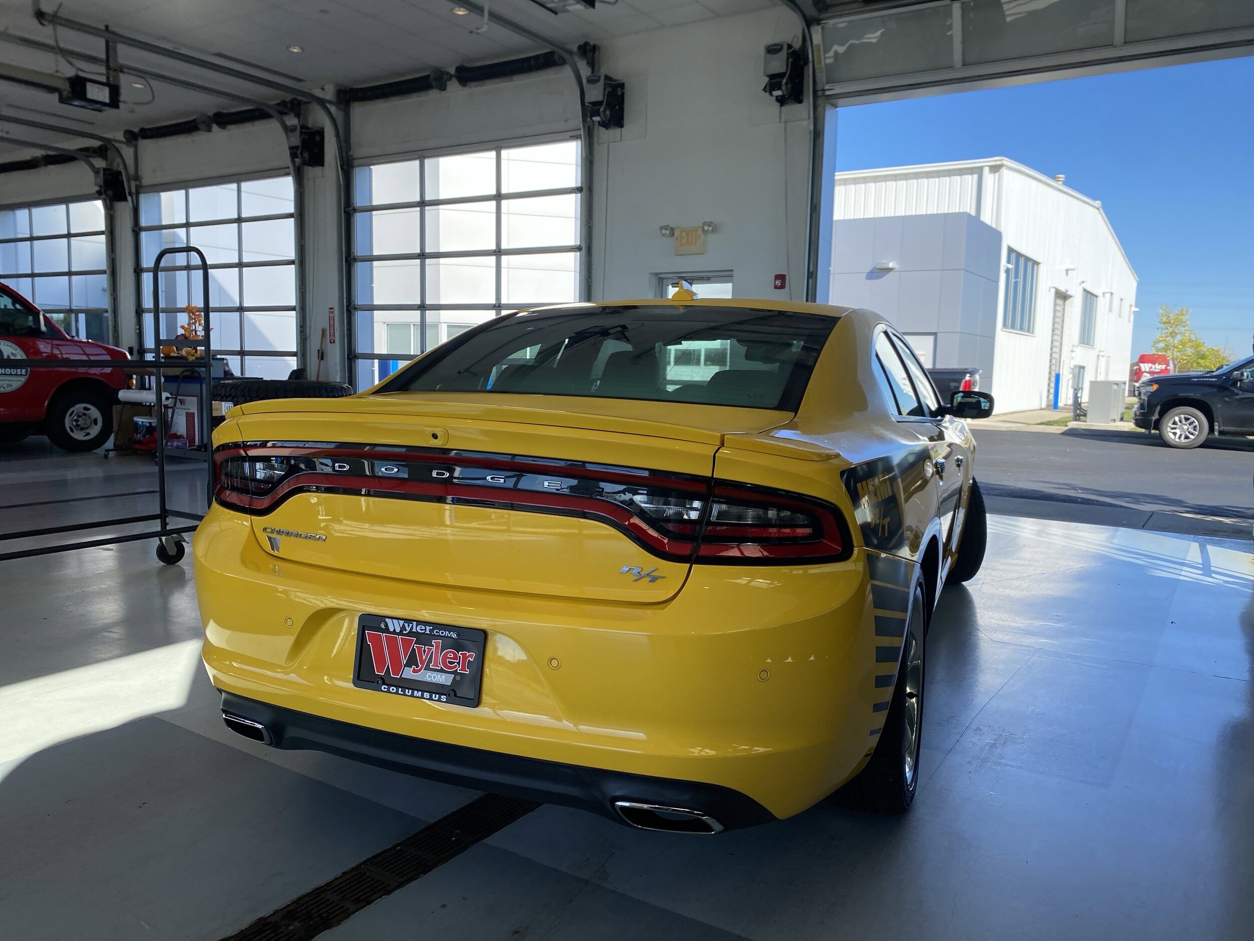 2017 Dodge Charger R/T photo 4