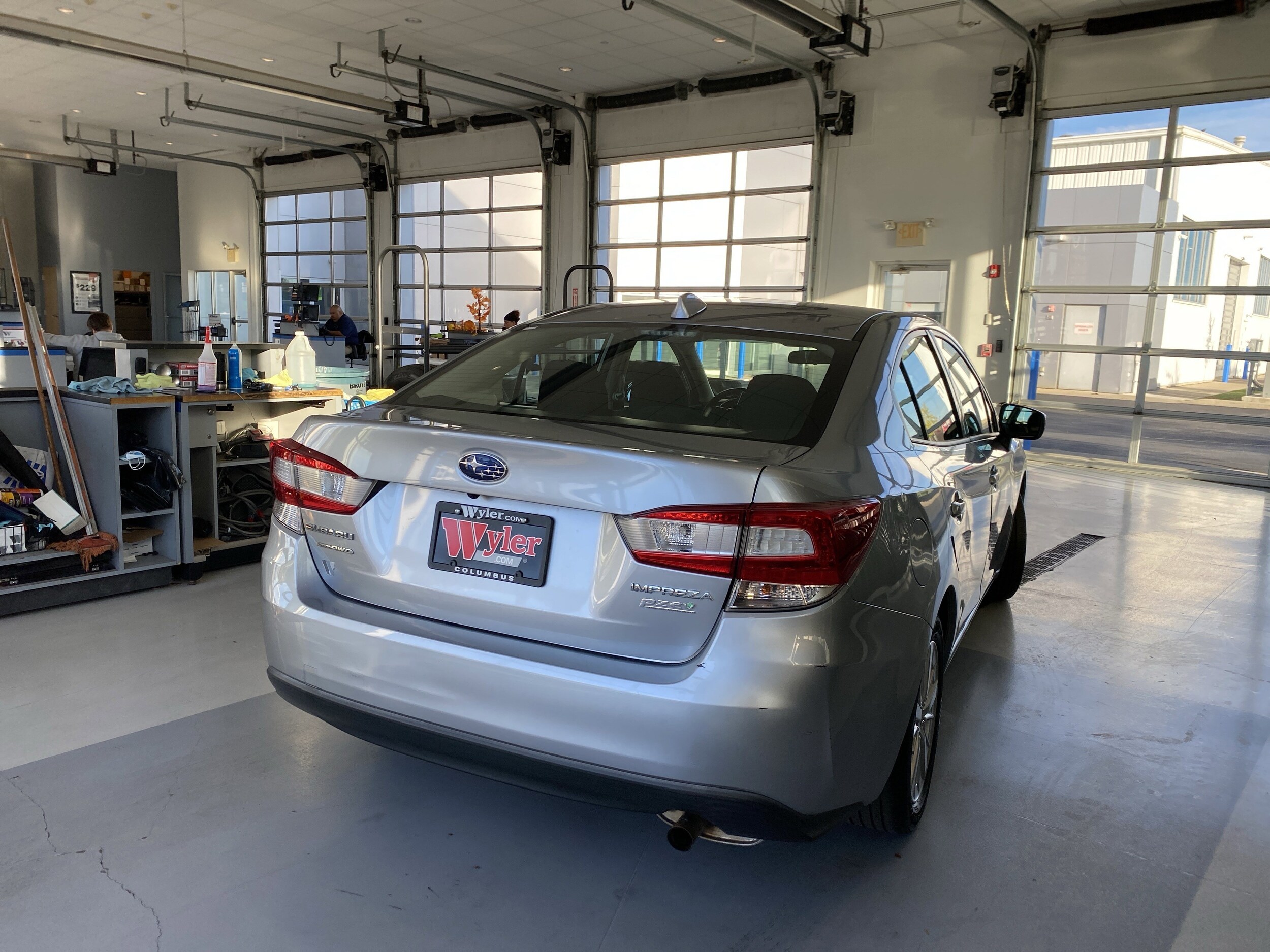 2017 Subaru Impreza 2.0i Premium photo 3