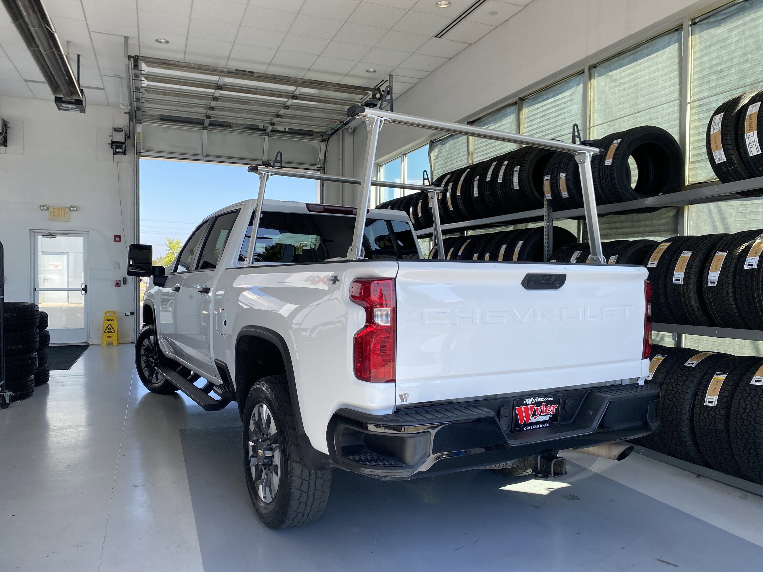 2022 Chevrolet Silverado 2500HD Custom photo 3