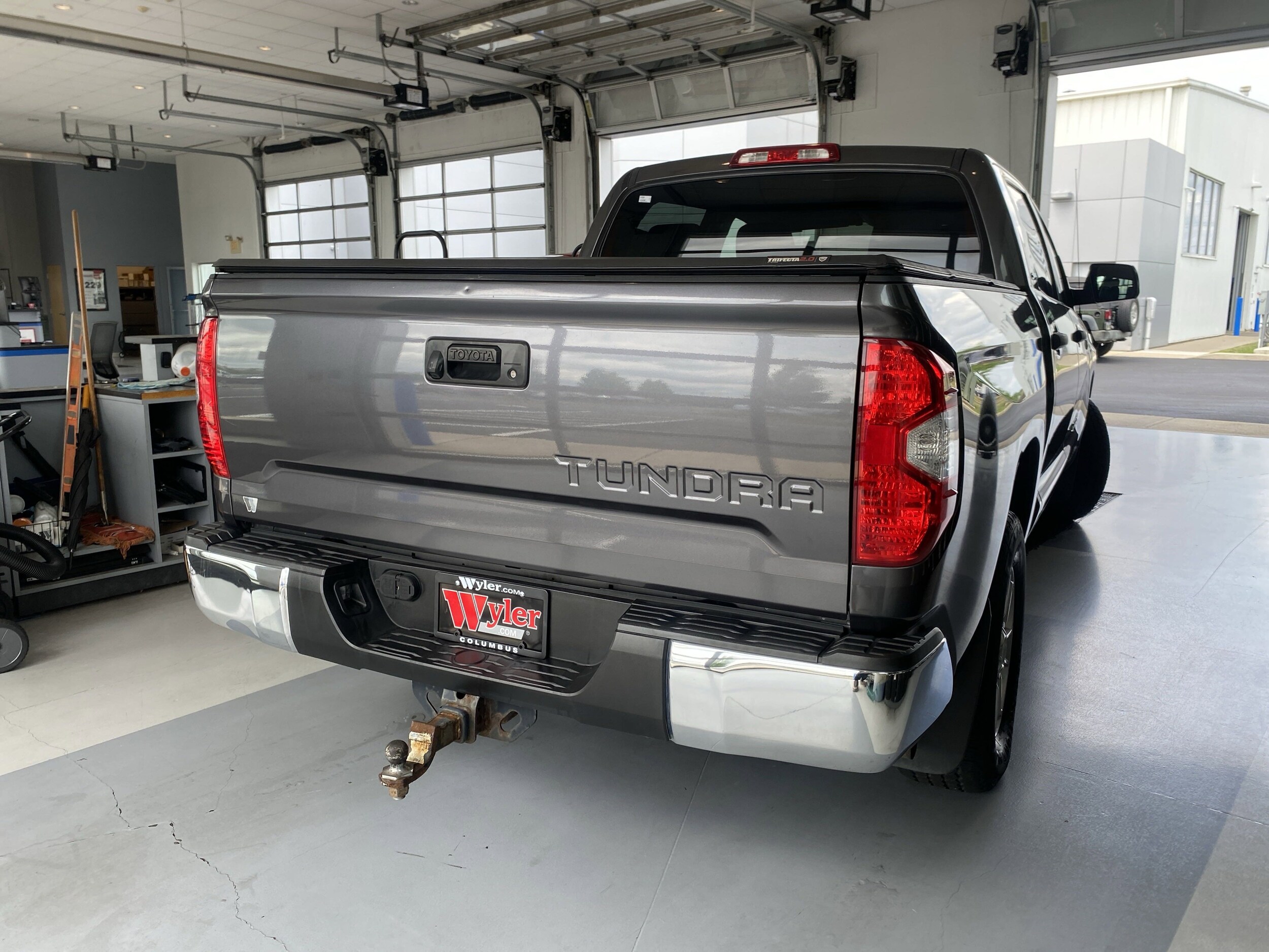 2016 Toyota Tundra CrewMax SR5 photo 4