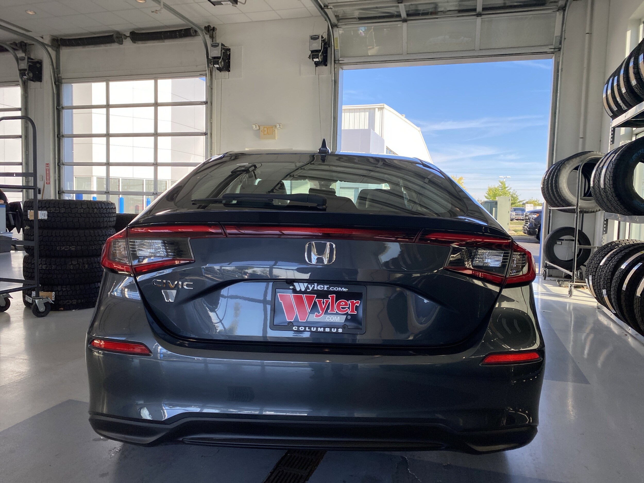 2023 Honda Civic Hatchback EX-L photo 2