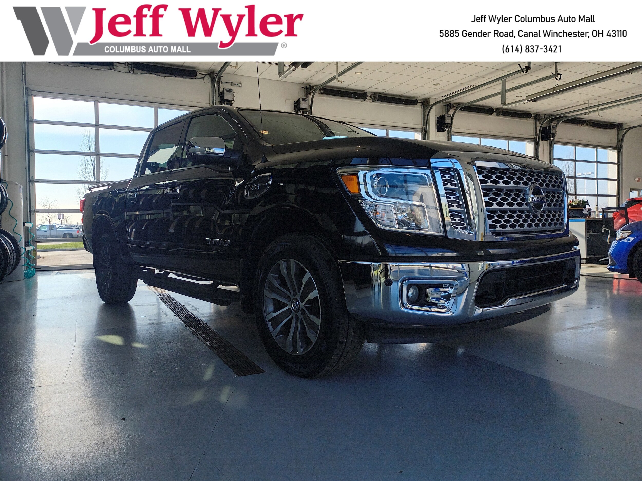 2017 Nissan Titan SL's photo