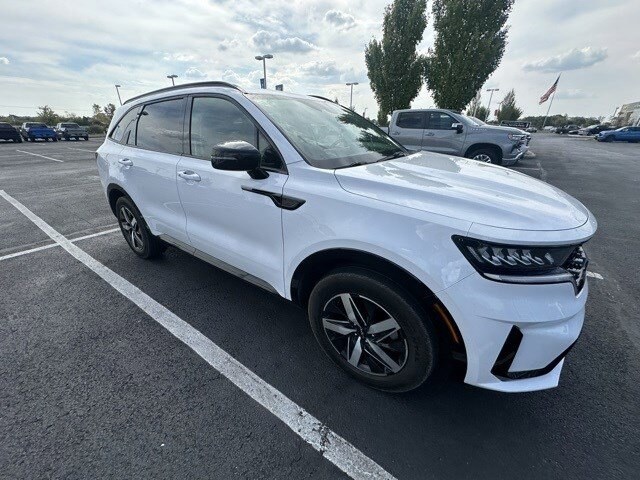 2022 Kia Sorento S photo 2