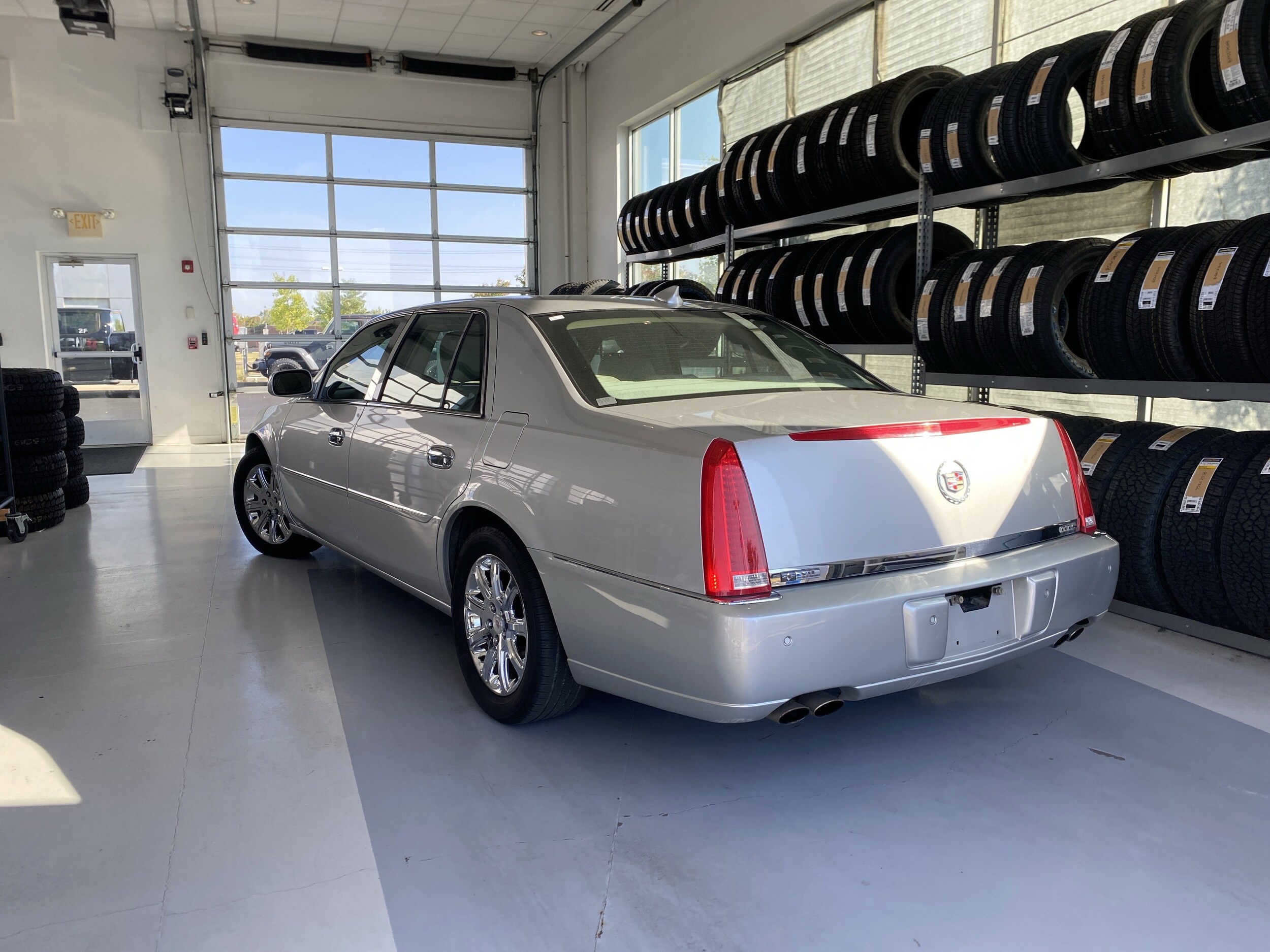 2009 Cadillac DTS photo 2