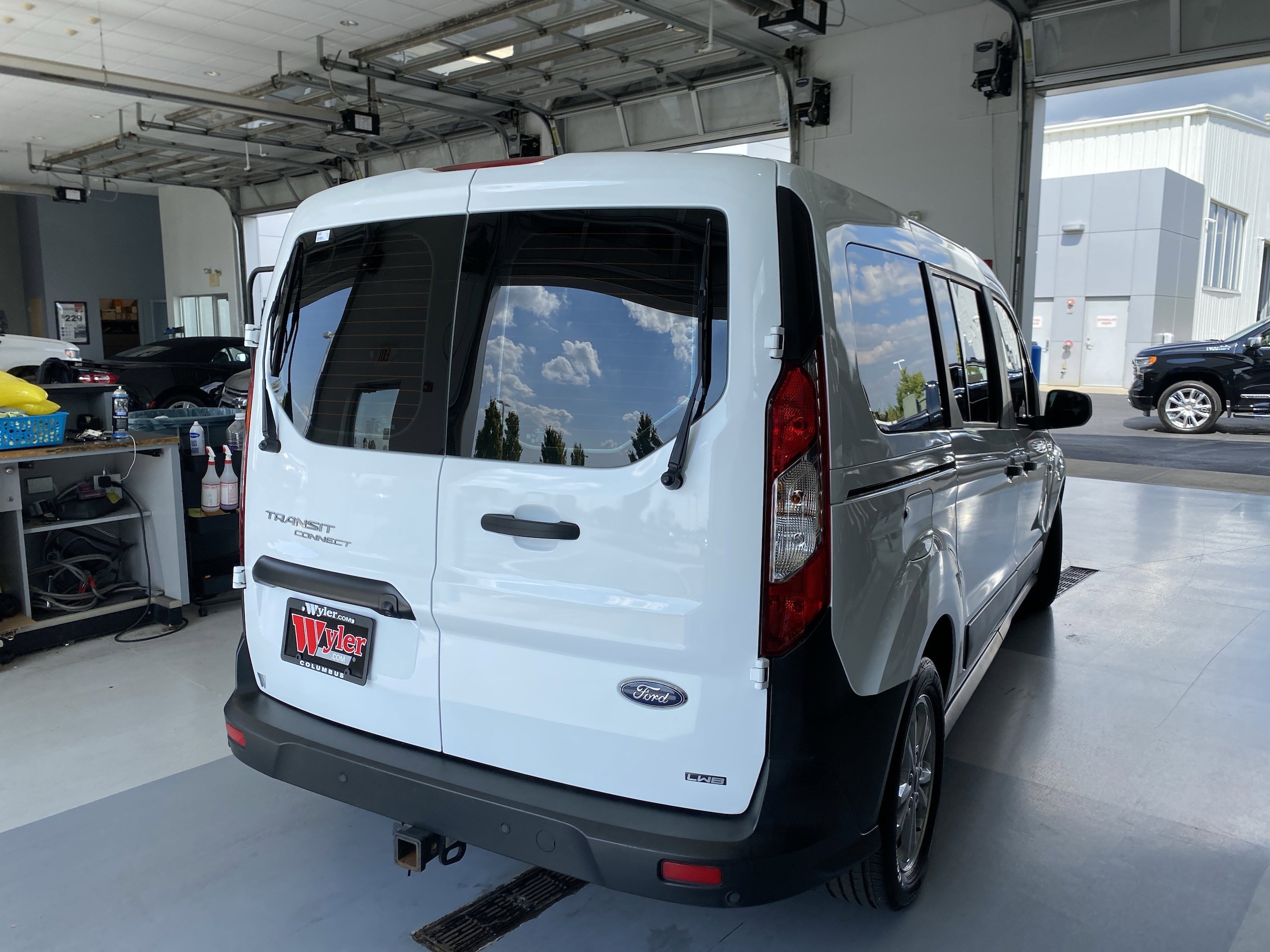 2022 Ford Transit XL Passenger photo 3