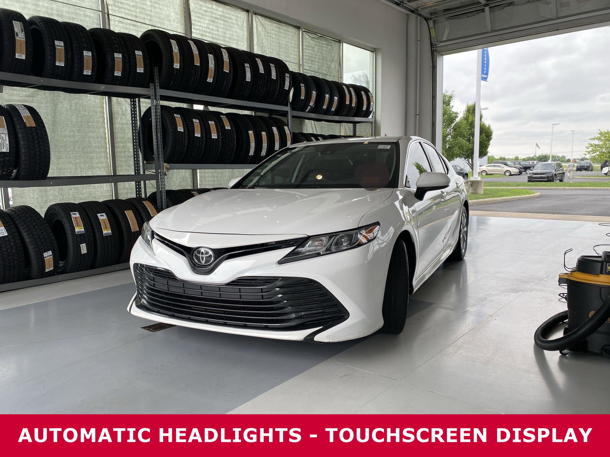2019 Toyota Camry LE photo 2