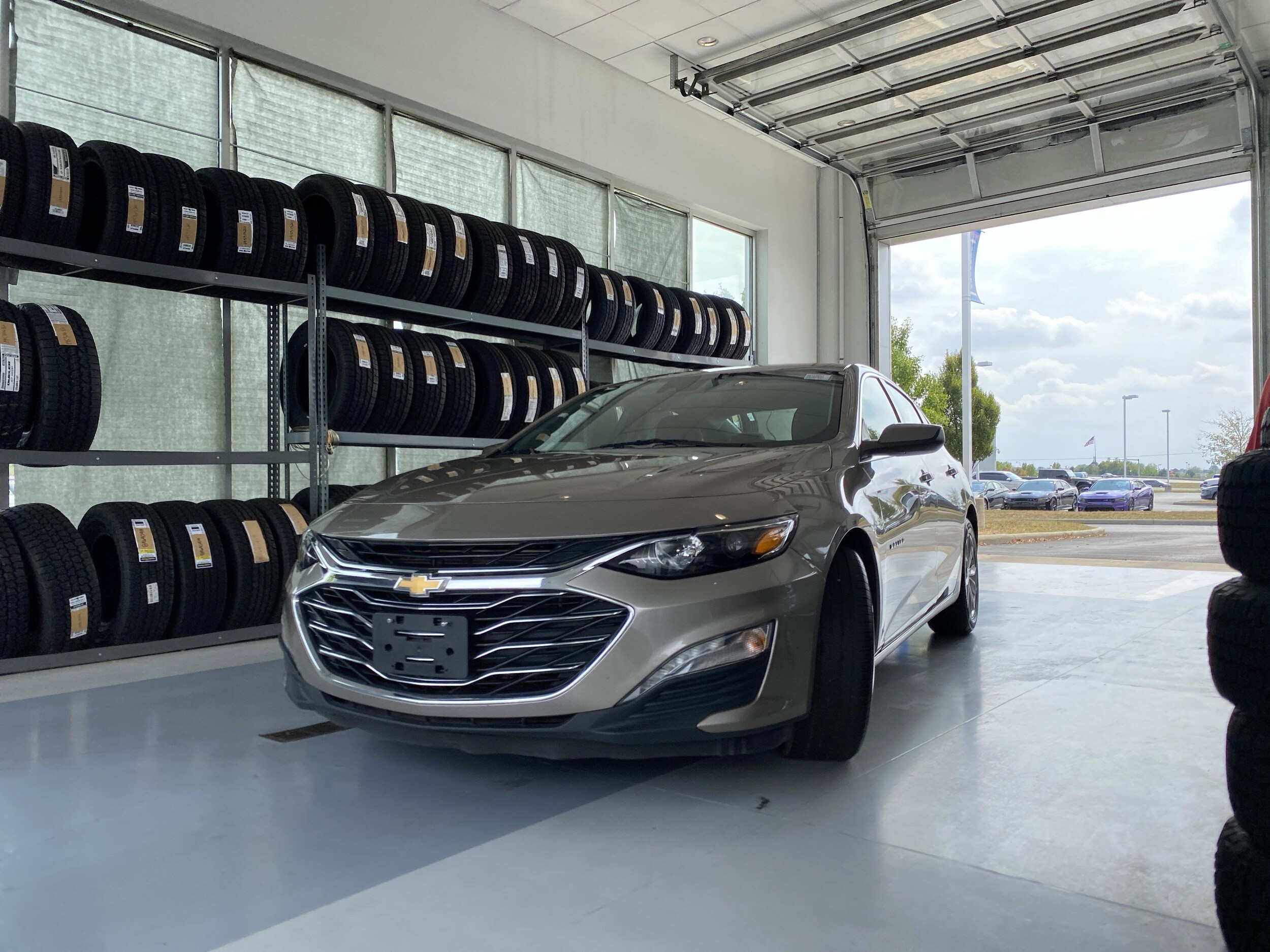 2024 Chevrolet Malibu 1LT photo 2