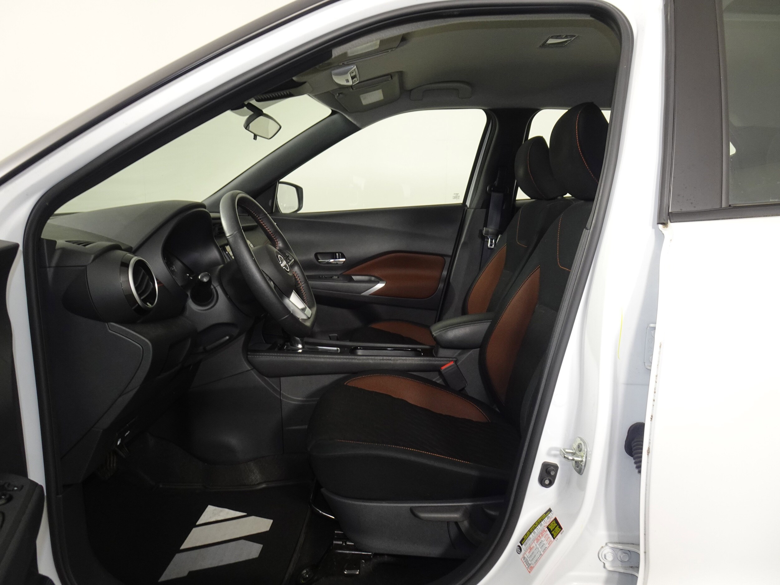 2023 Nissan Kicks SR photo 3