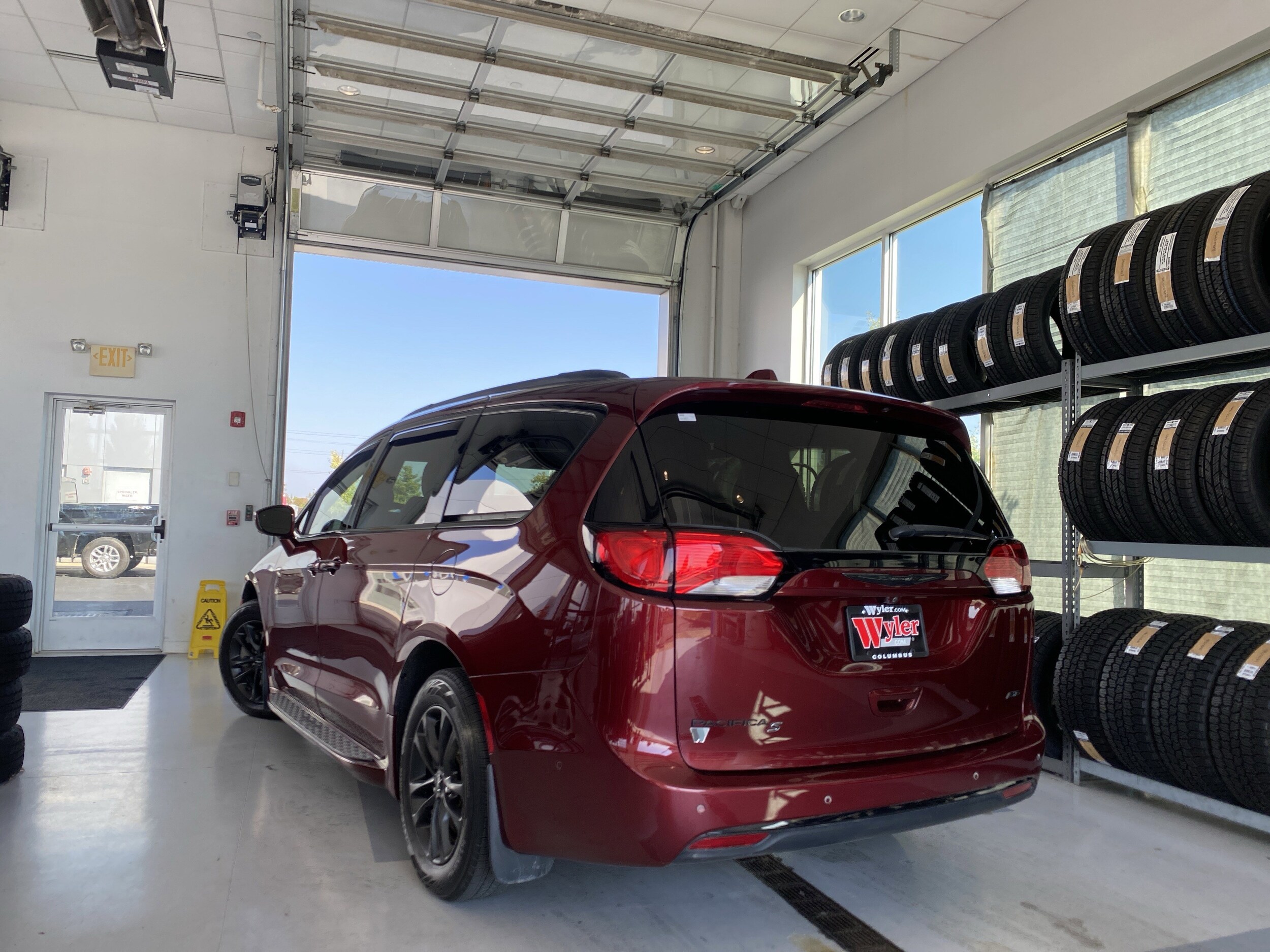 2020 Chrysler Pacifica Touring L photo 3