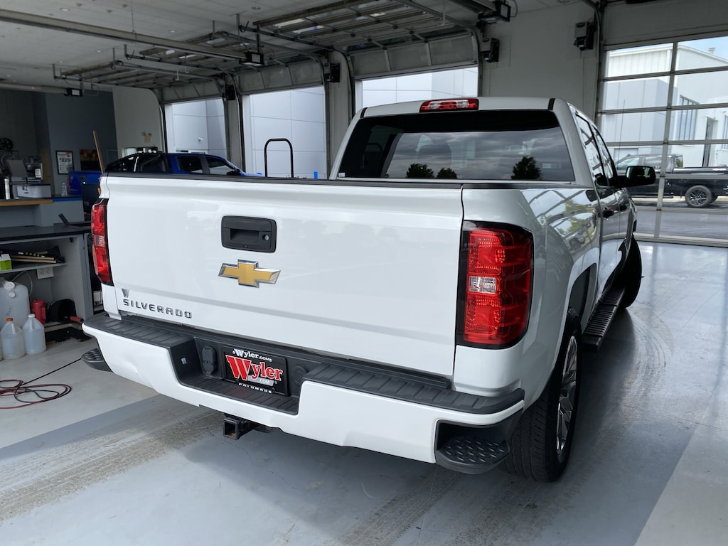 Used 2018 Chevrolet Silverado 1500 2WD Crew Cab 143.5 Custom Truck Crew Cab