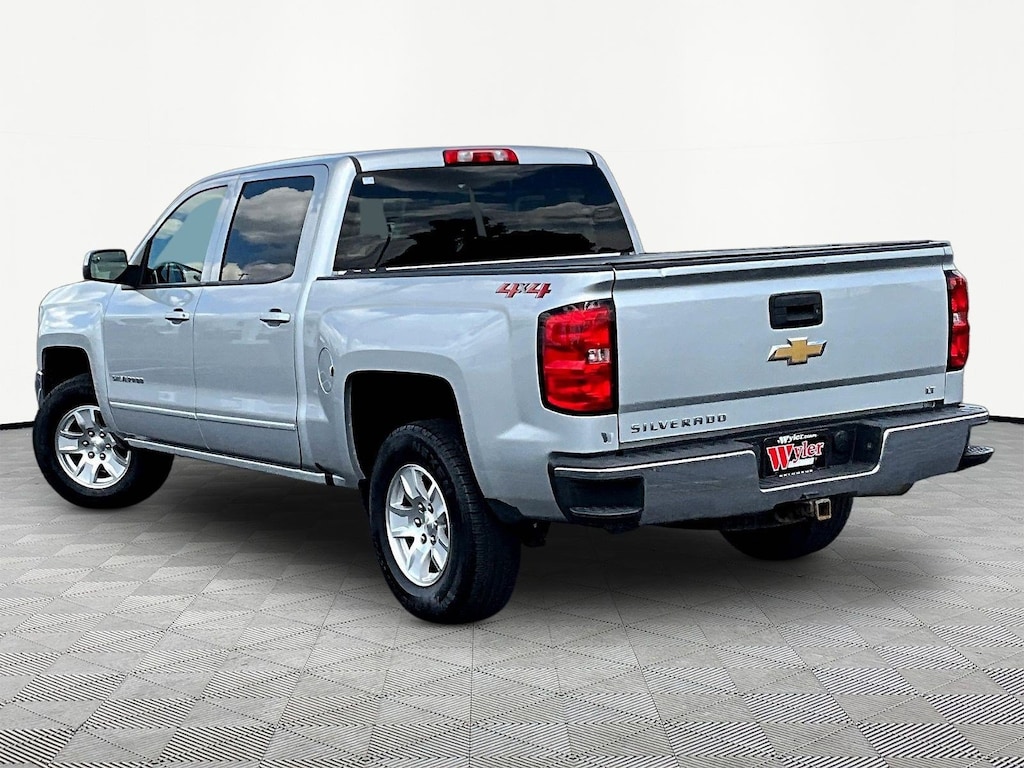 Used 2018 Chevrolet Silverado 1500 4WD Crew Cab 143.5 LT w/1LT Truck Crew Cab