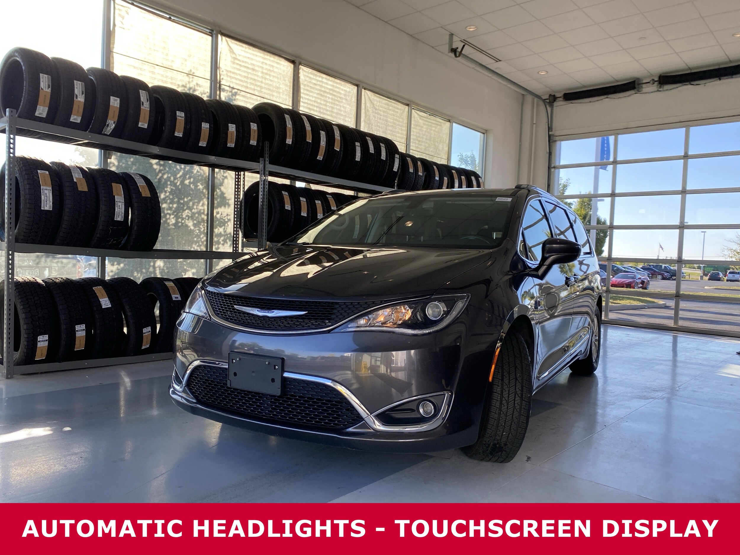 2019 Chrysler Pacifica Touring L photo 2