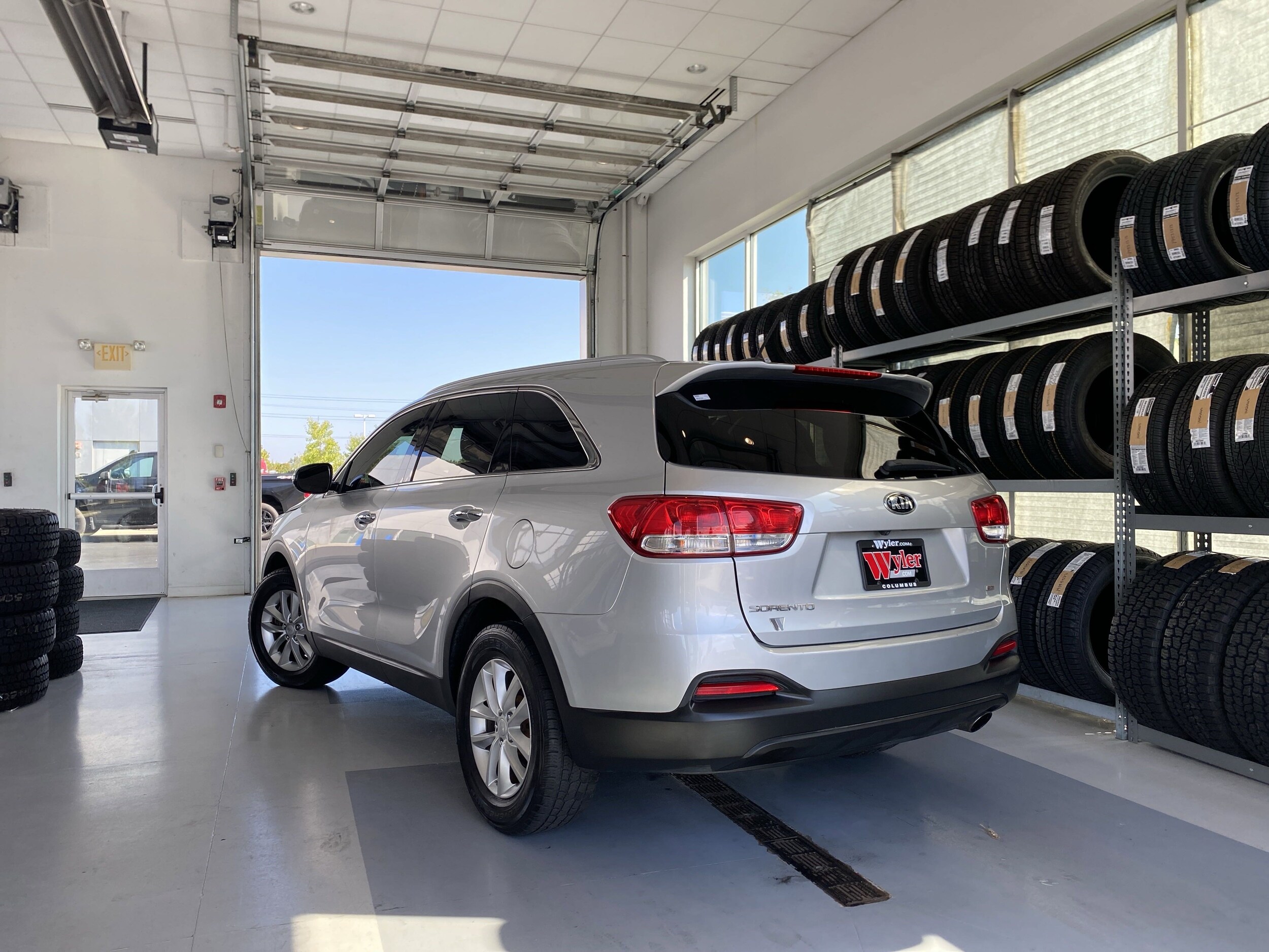 2016 Kia Sorento LX photo 2