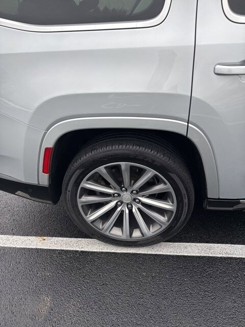 2022 Jeep Grand Wagoneer II photo 3