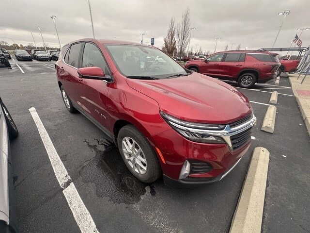 2023 Chevrolet Equinox LT photo 2