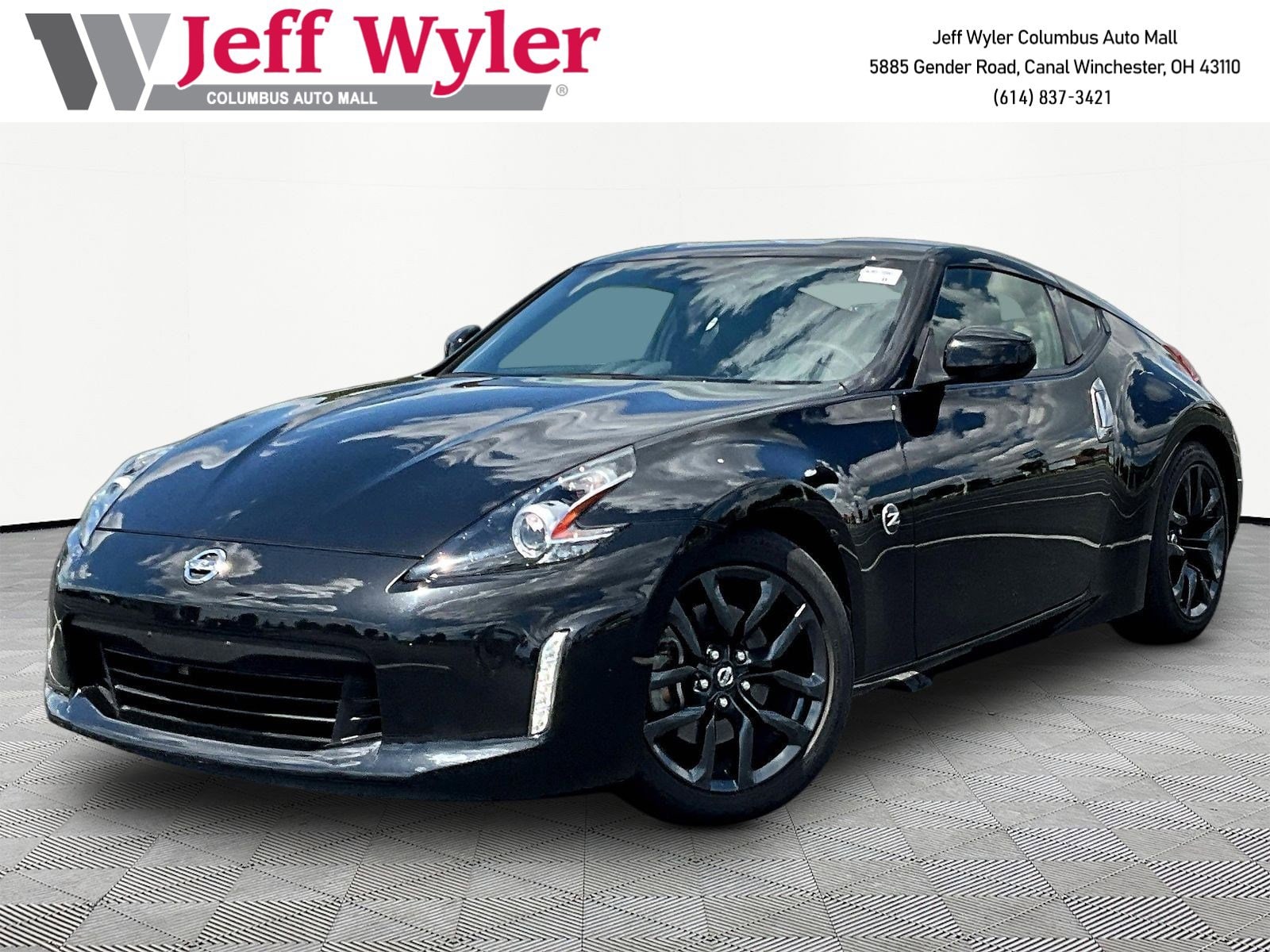 2018 Nissan 370Z Coupe Touring 7A/T's photo