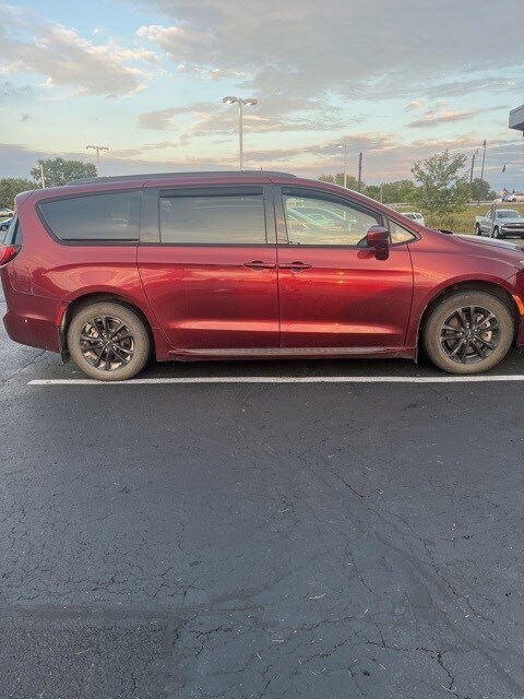 2020 Chrysler Pacifica Touring L photo 3