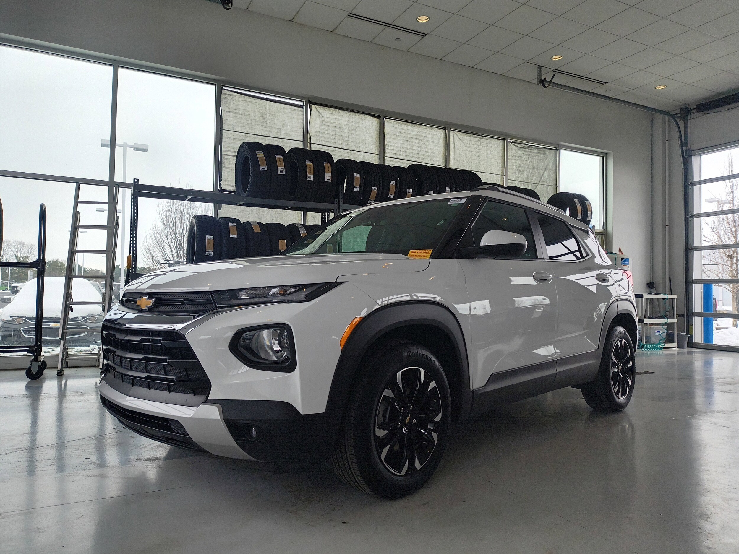 2023 Chevrolet Trailblazer LT photo 2