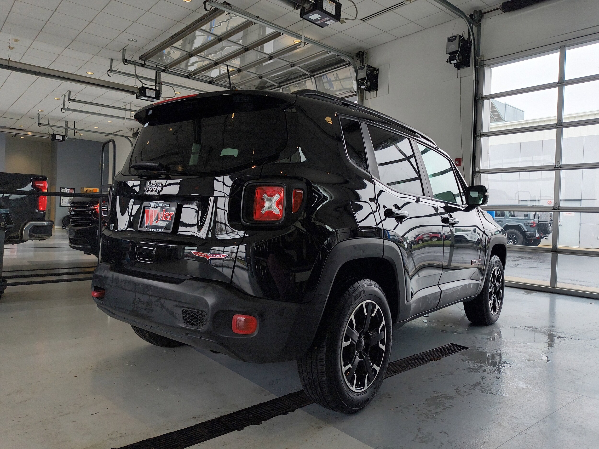 2023 Jeep Renegade Trailhawk photo 2
