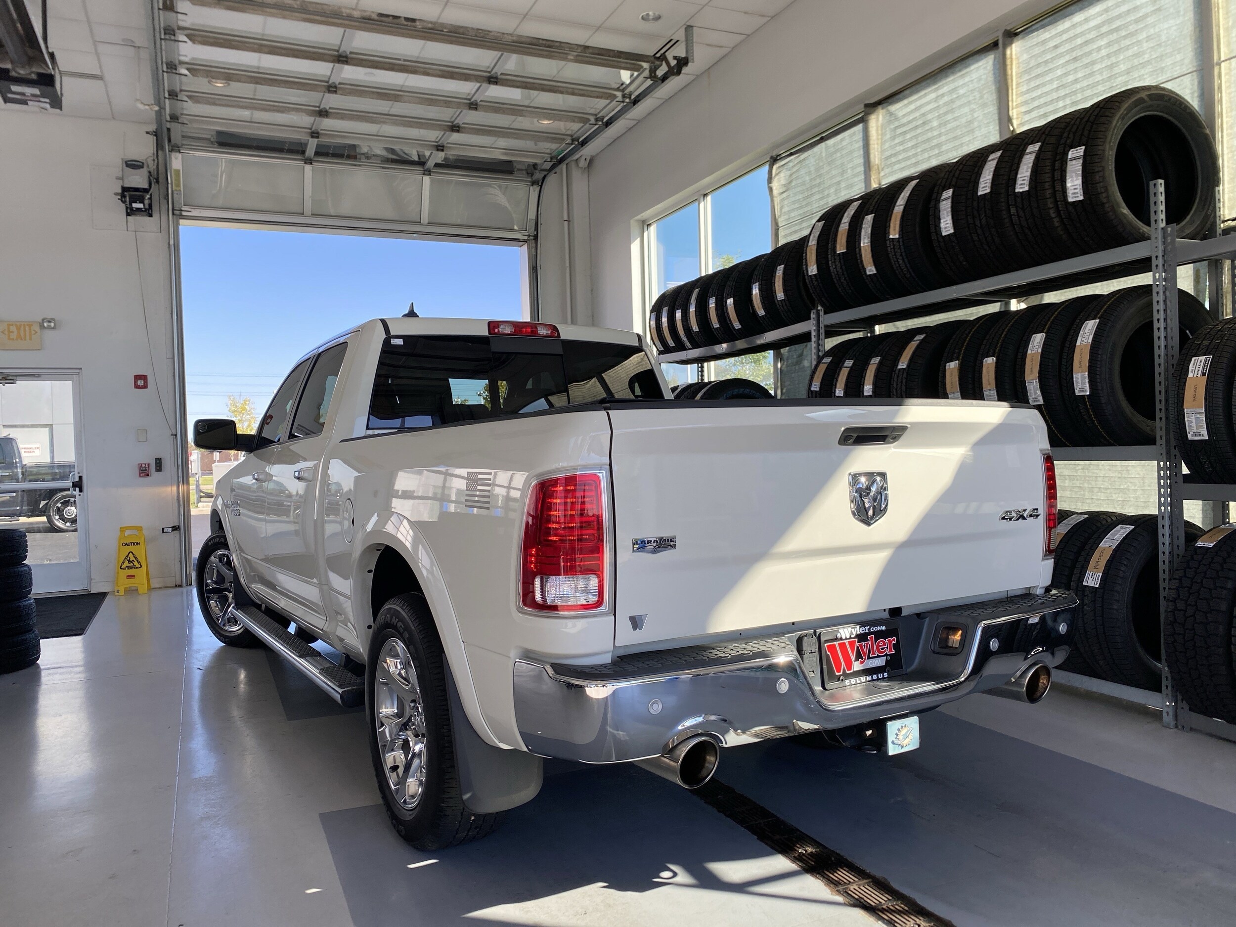 2017 Ram 1500 Laramie photo 2