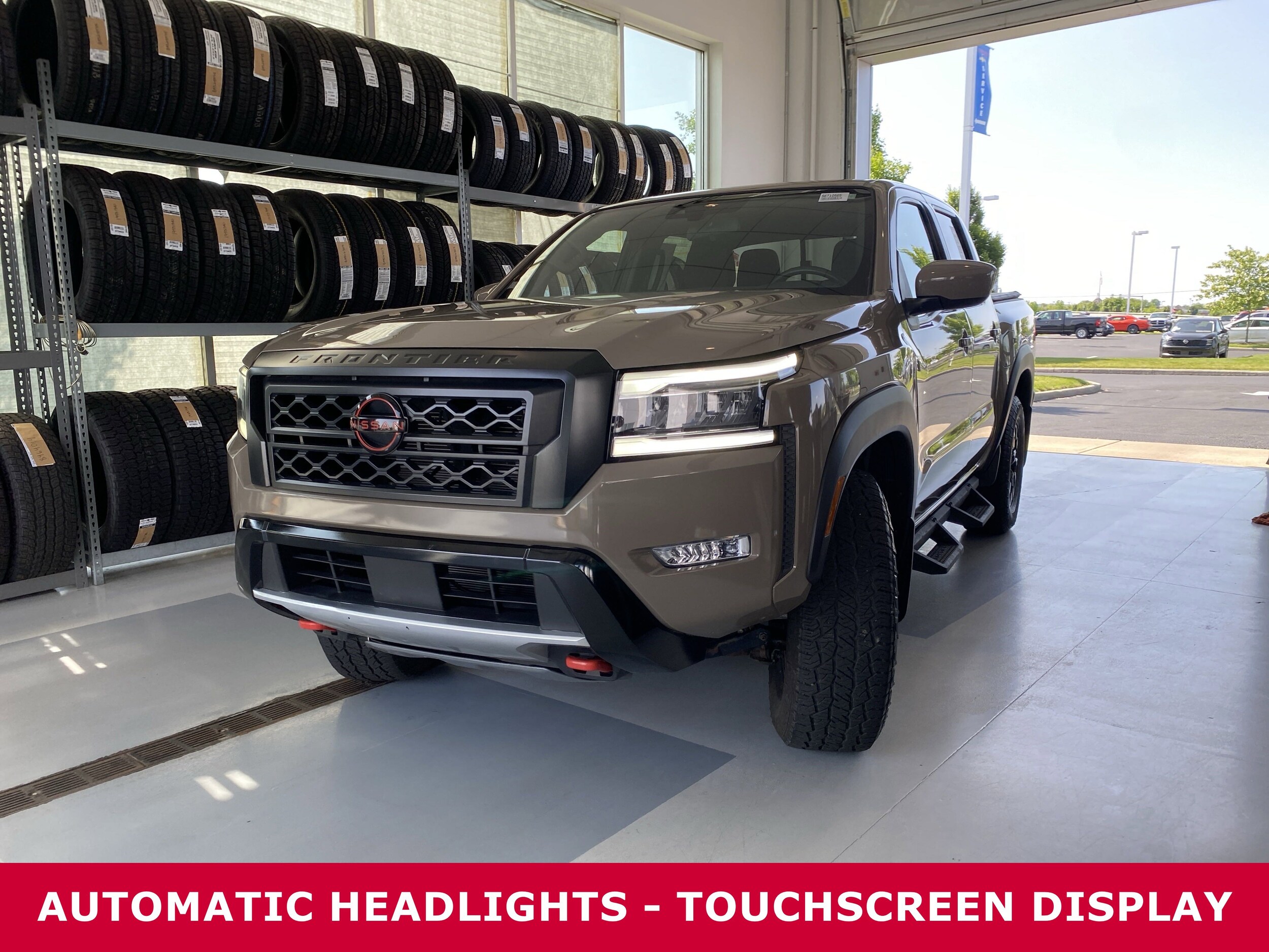 2022 Nissan Frontier Crew Cab PRO-4X photo 2