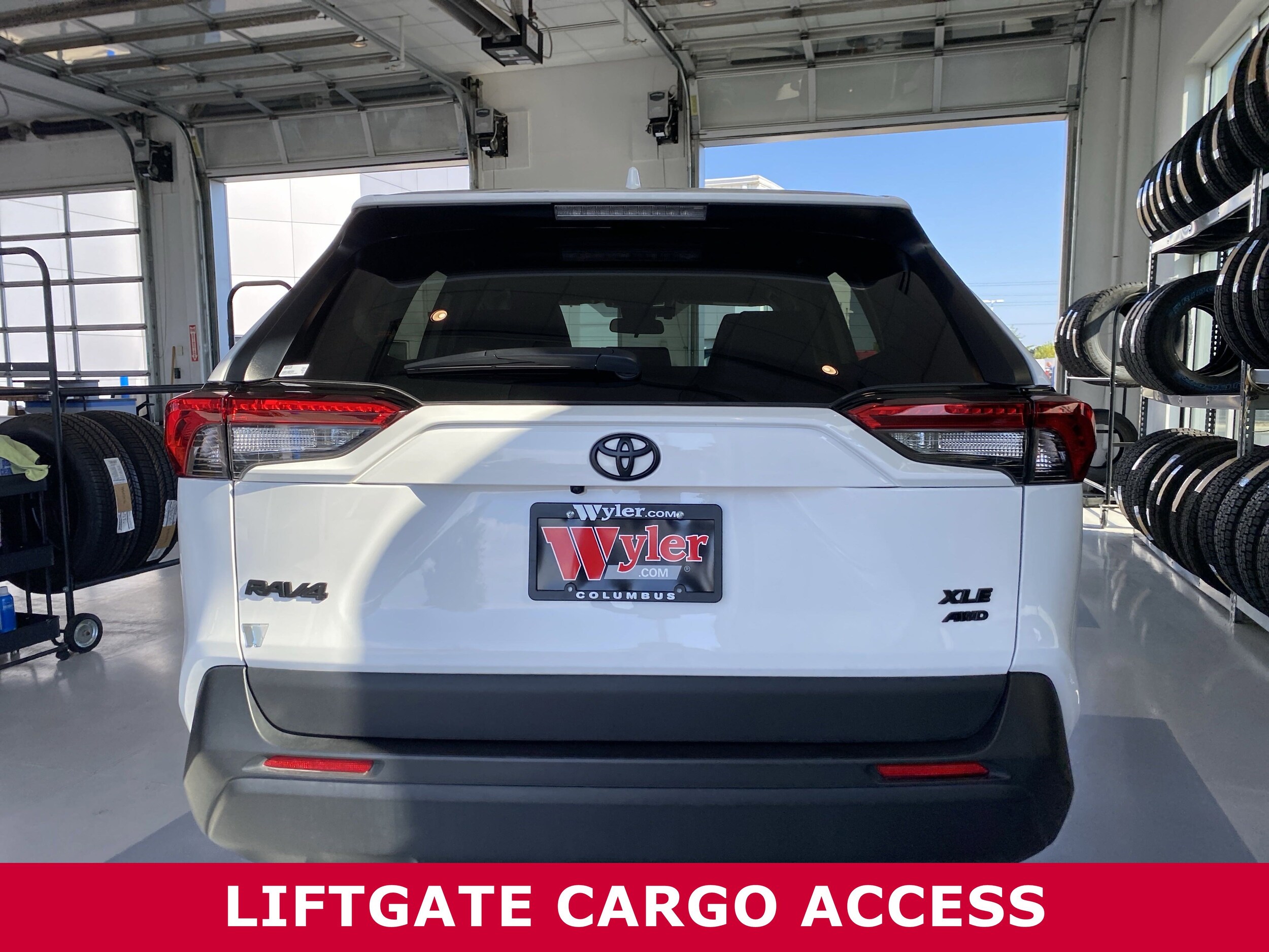 2023 Toyota RAV4 XLE photo 4