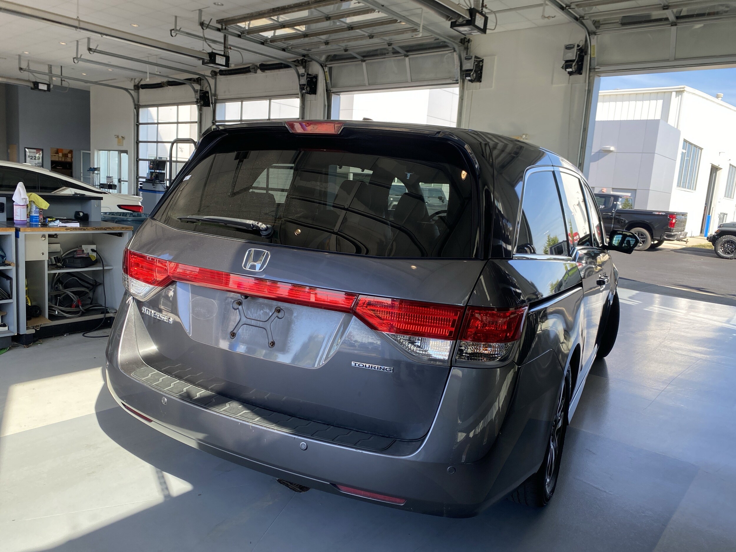 2017 Honda Odyssey Touring photo 4