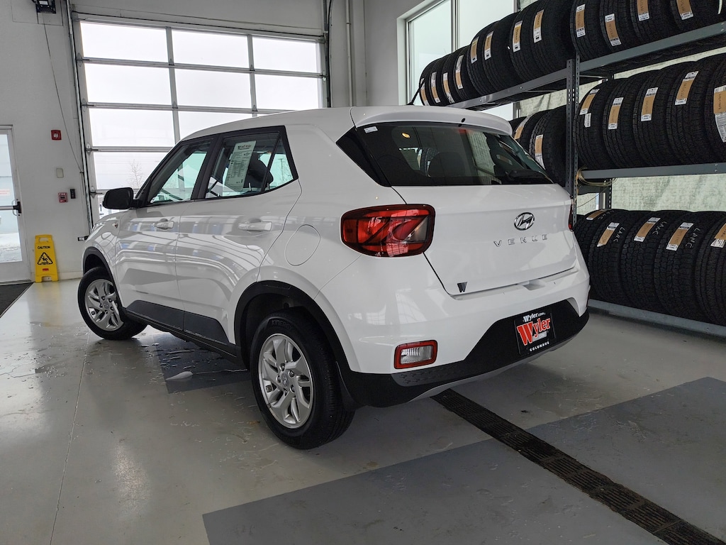 Used 2024 Hyundai Venue SE IVT SUV