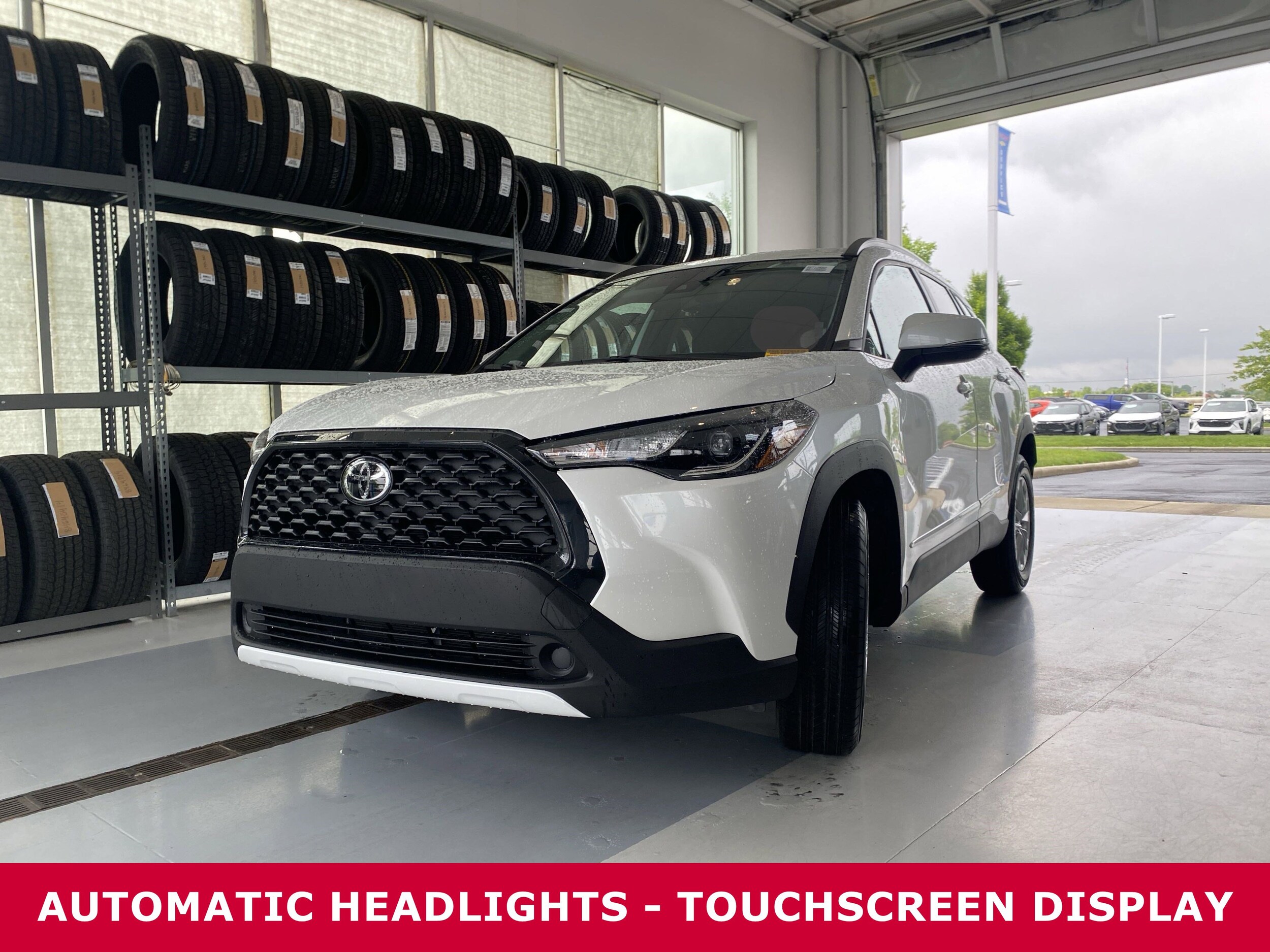 2022 Toyota Corolla Cross LE photo 2