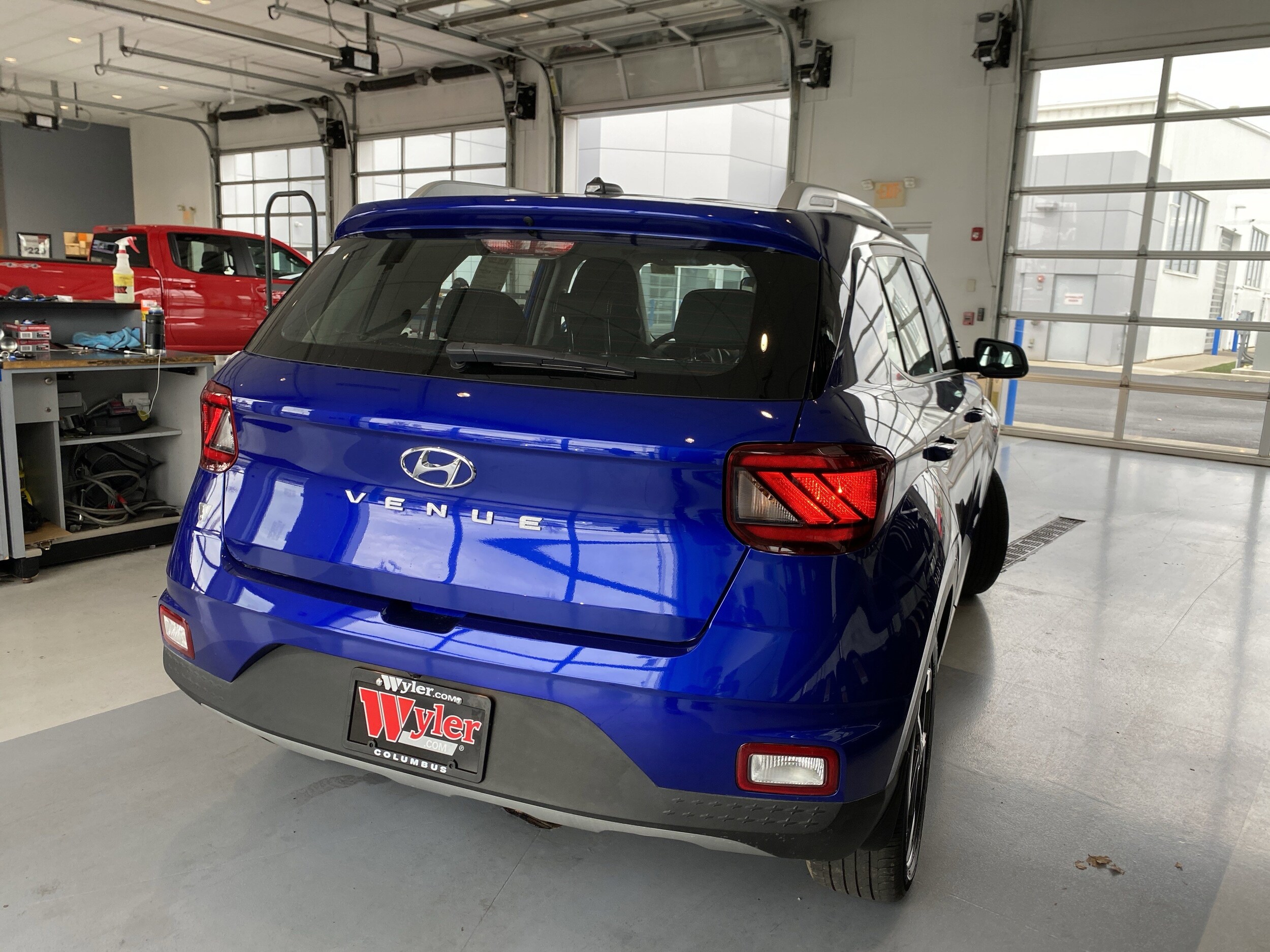 2025 Hyundai Venue SEL photo 3