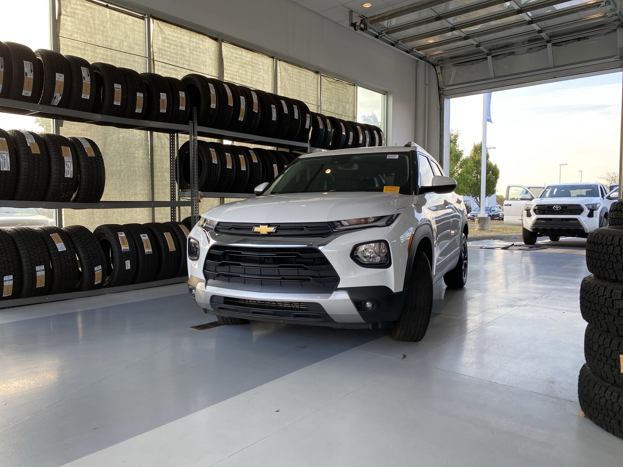 2022 Chevrolet Trailblazer LT photo 2