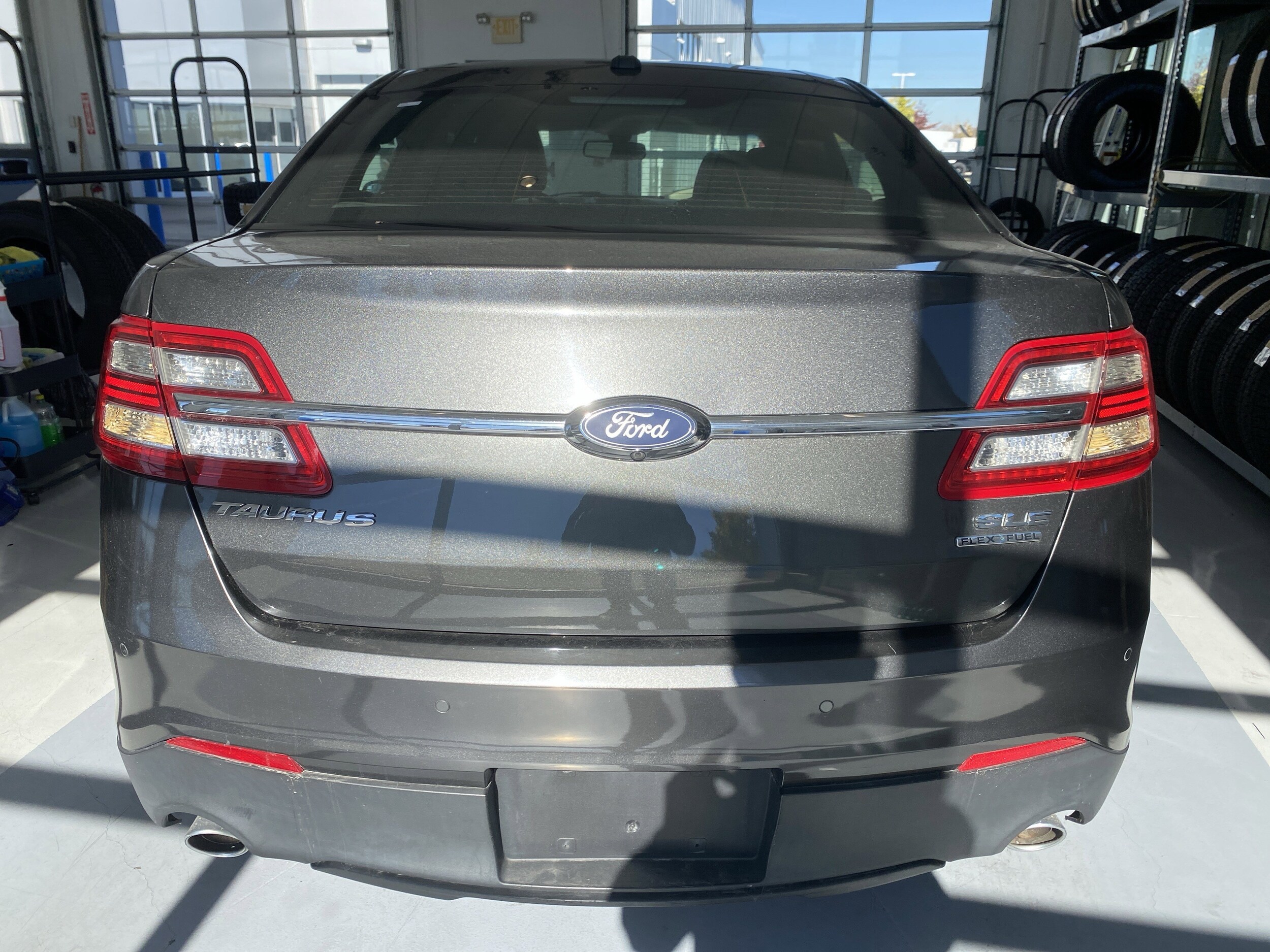 2018 Ford Taurus SEL photo 3