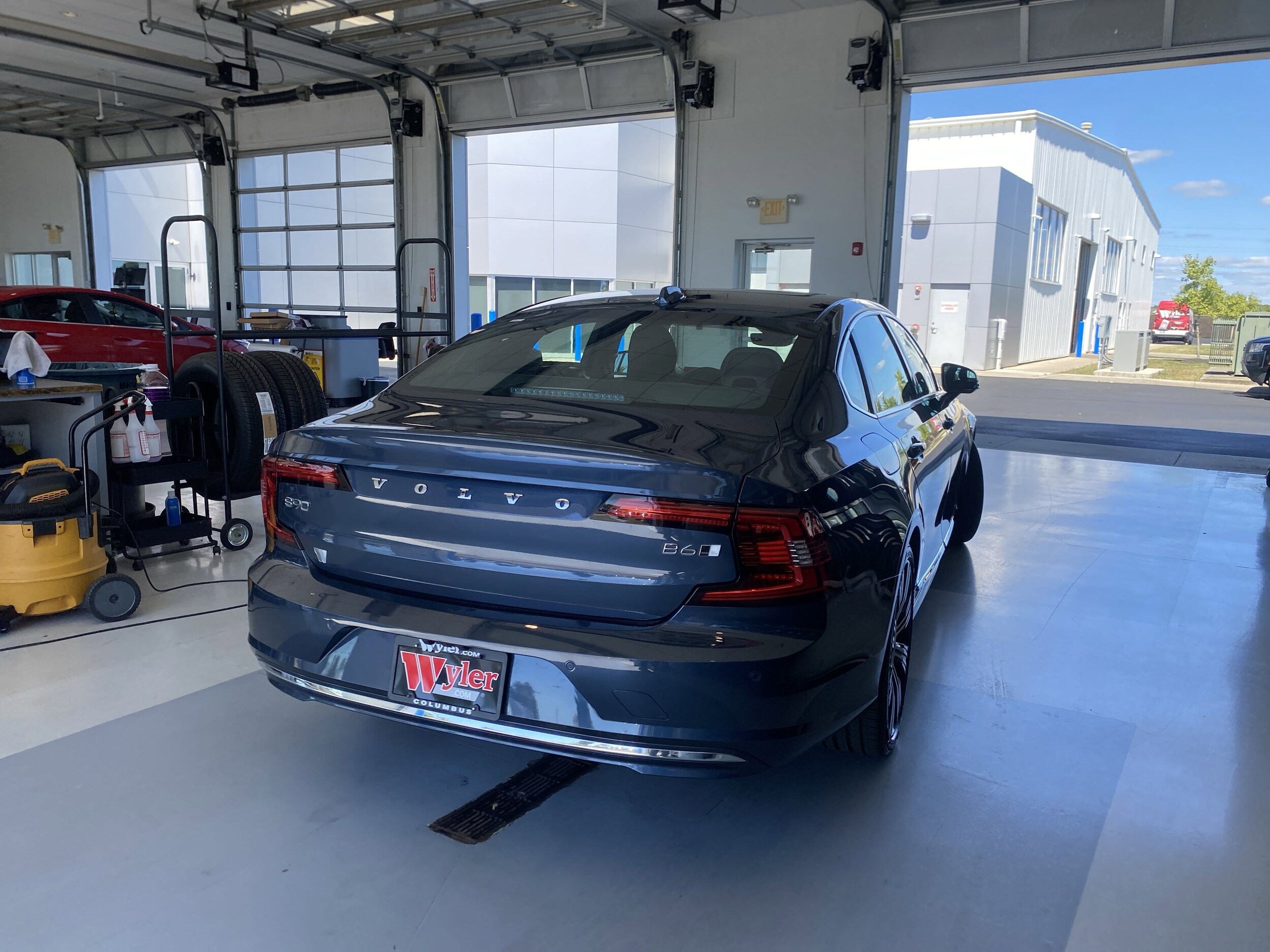 2023 Volvo S90 Ultimate photo 3
