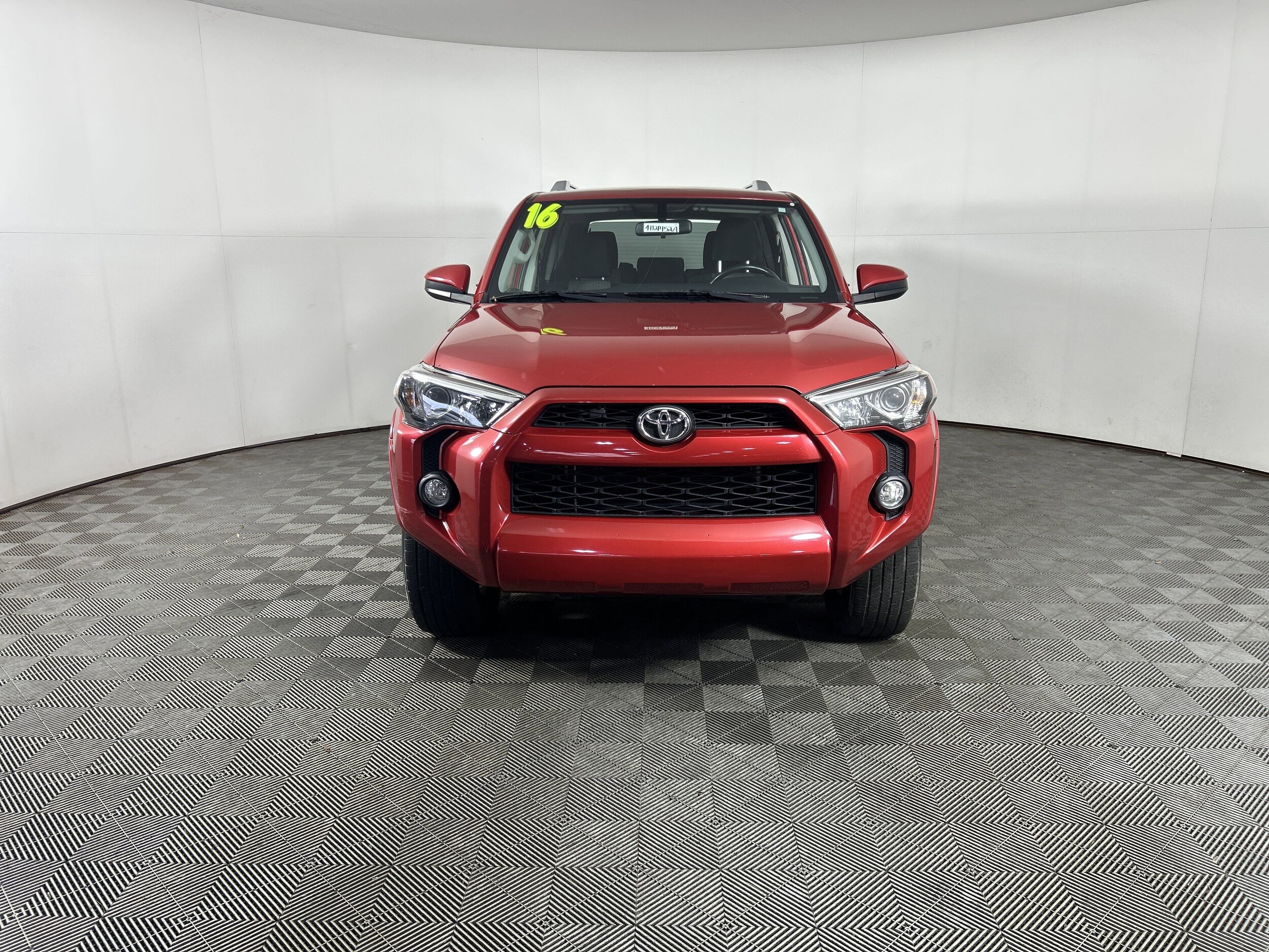 2016 Toyota 4Runner SR5 photo 2