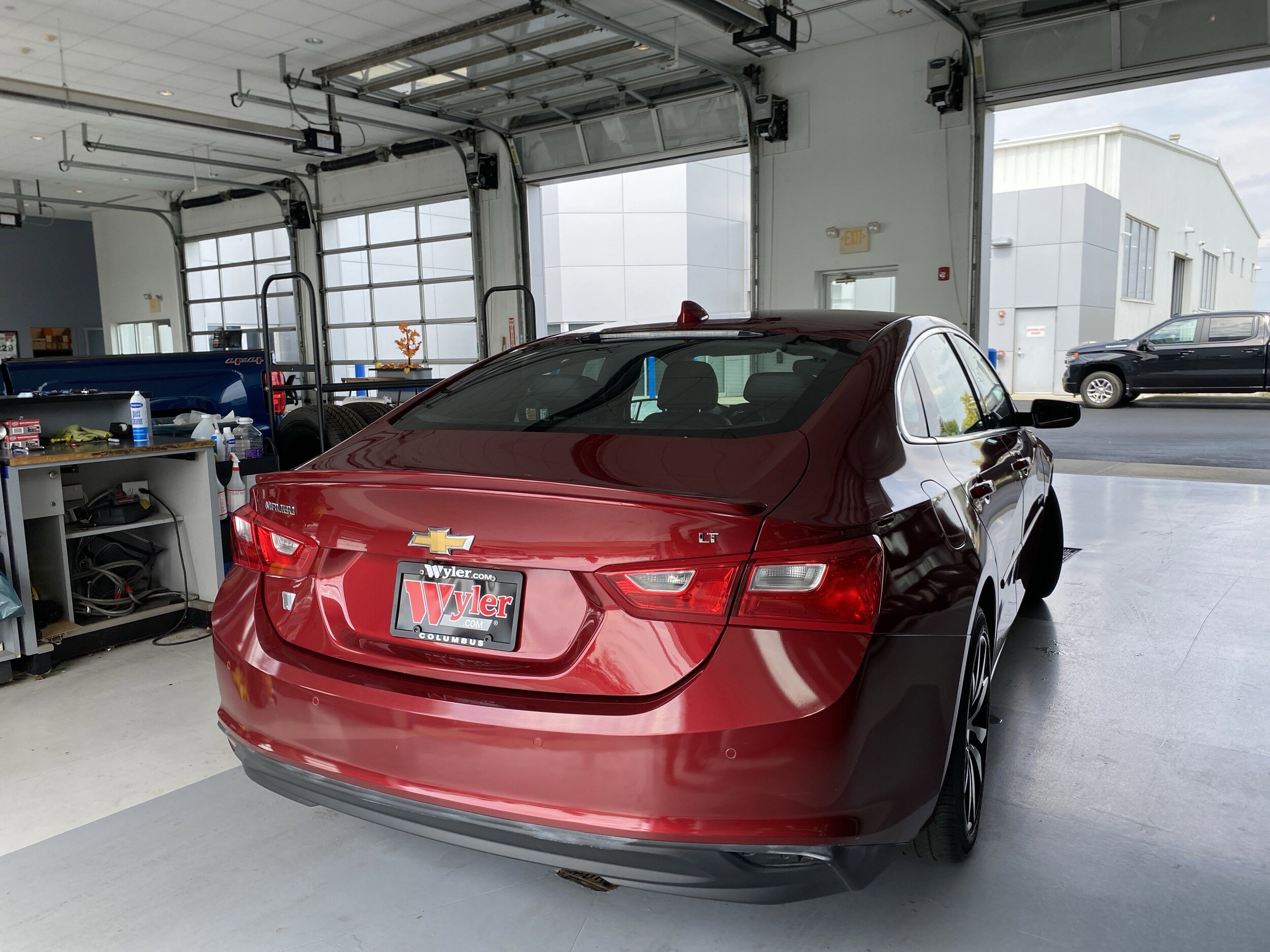2017 Chevrolet Malibu 1LT photo 3