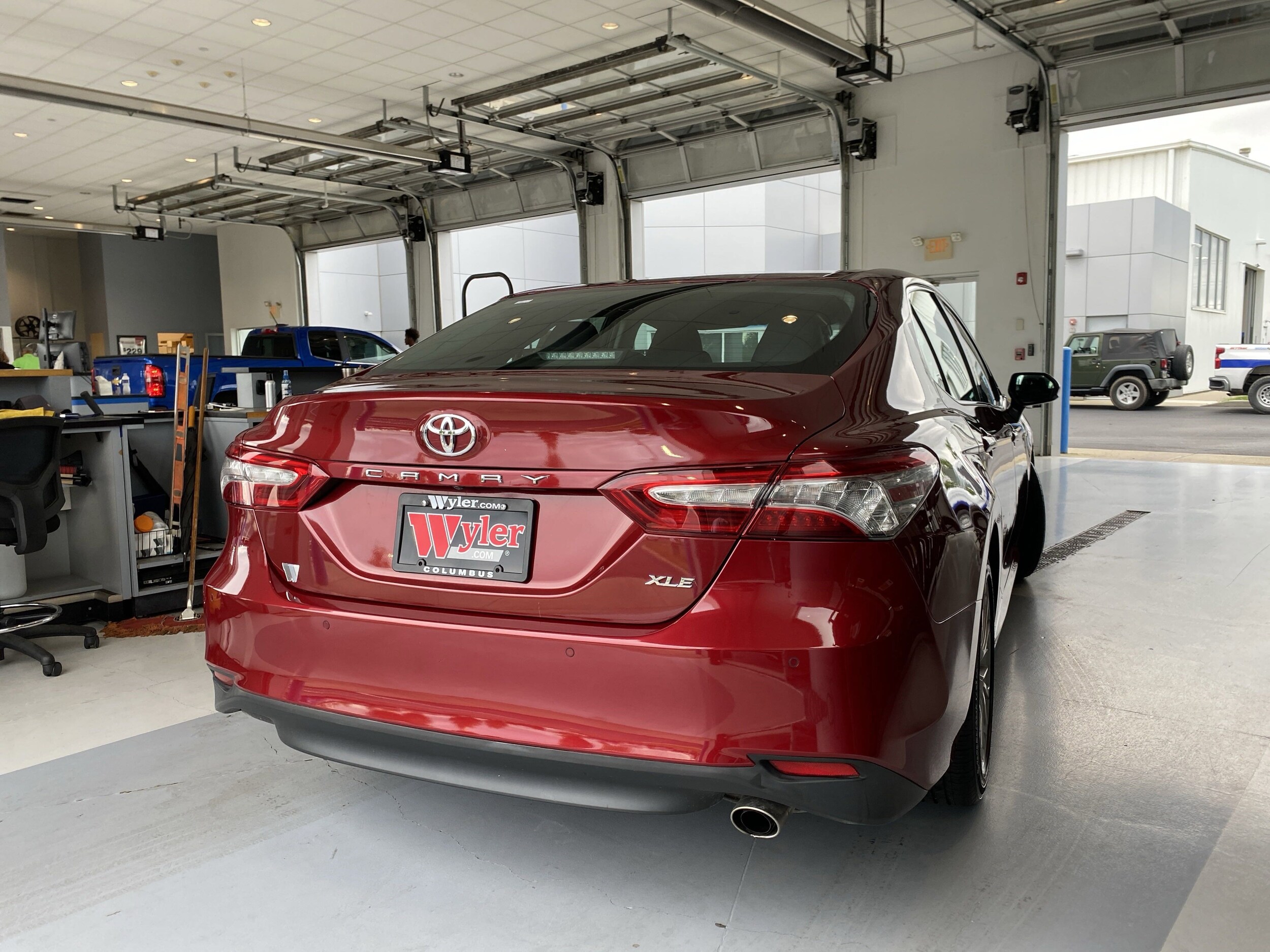 2018 Toyota Camry XLE photo 4