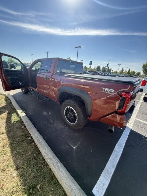 2025 Toyota Tacoma TRD Off-Road 4x4 photo 4