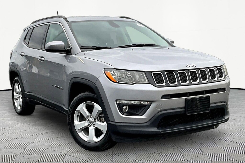 Used 2018 Jeep Compass Latitude FWD SUV